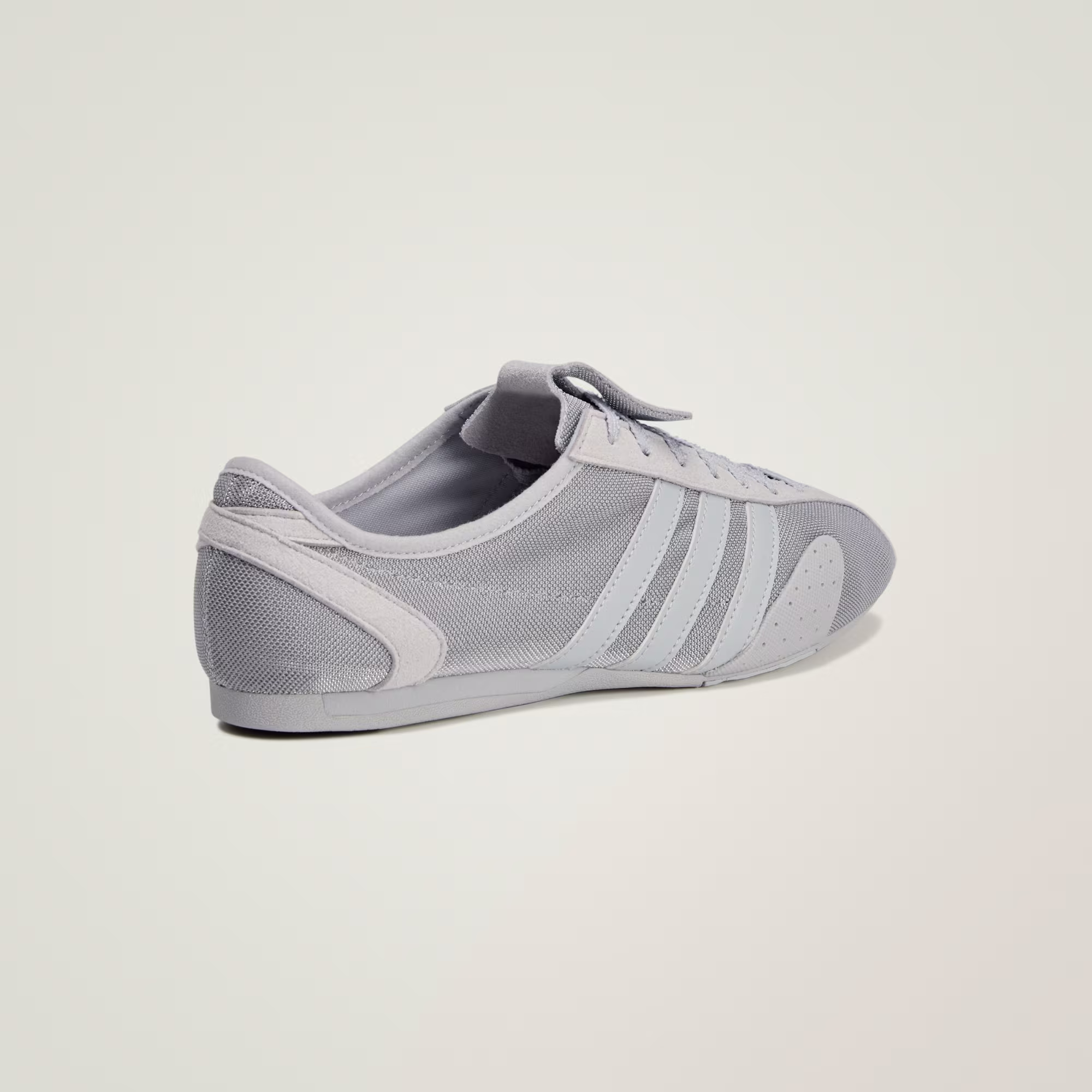 Adidas ქალის სპორტული ფეხსაცმელი