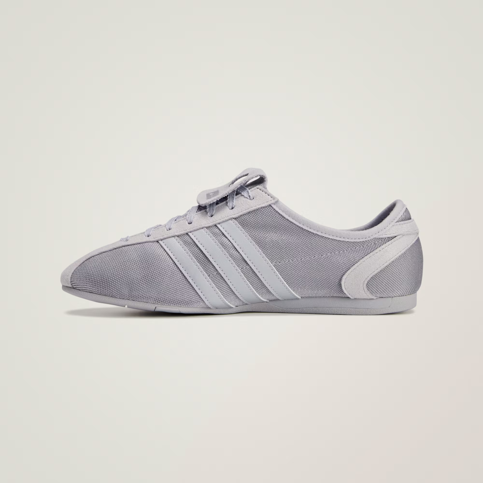 Adidas ქალის სპორტული ფეხსაცმელი