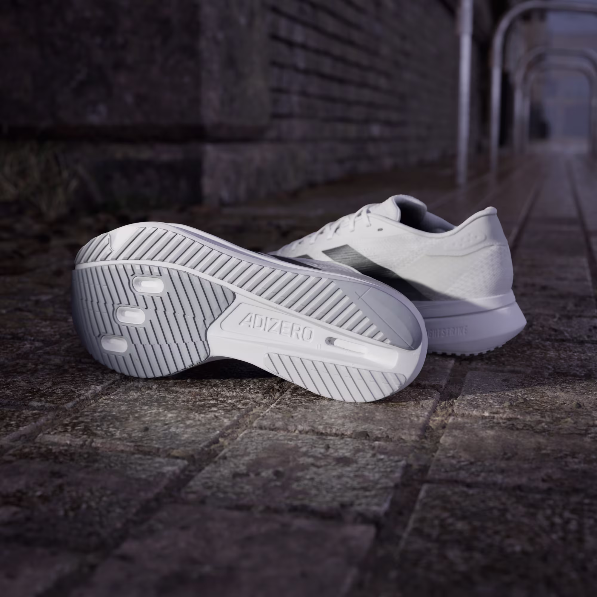 Adidas მამაკაცის სპორტული ფეხსაცმელი