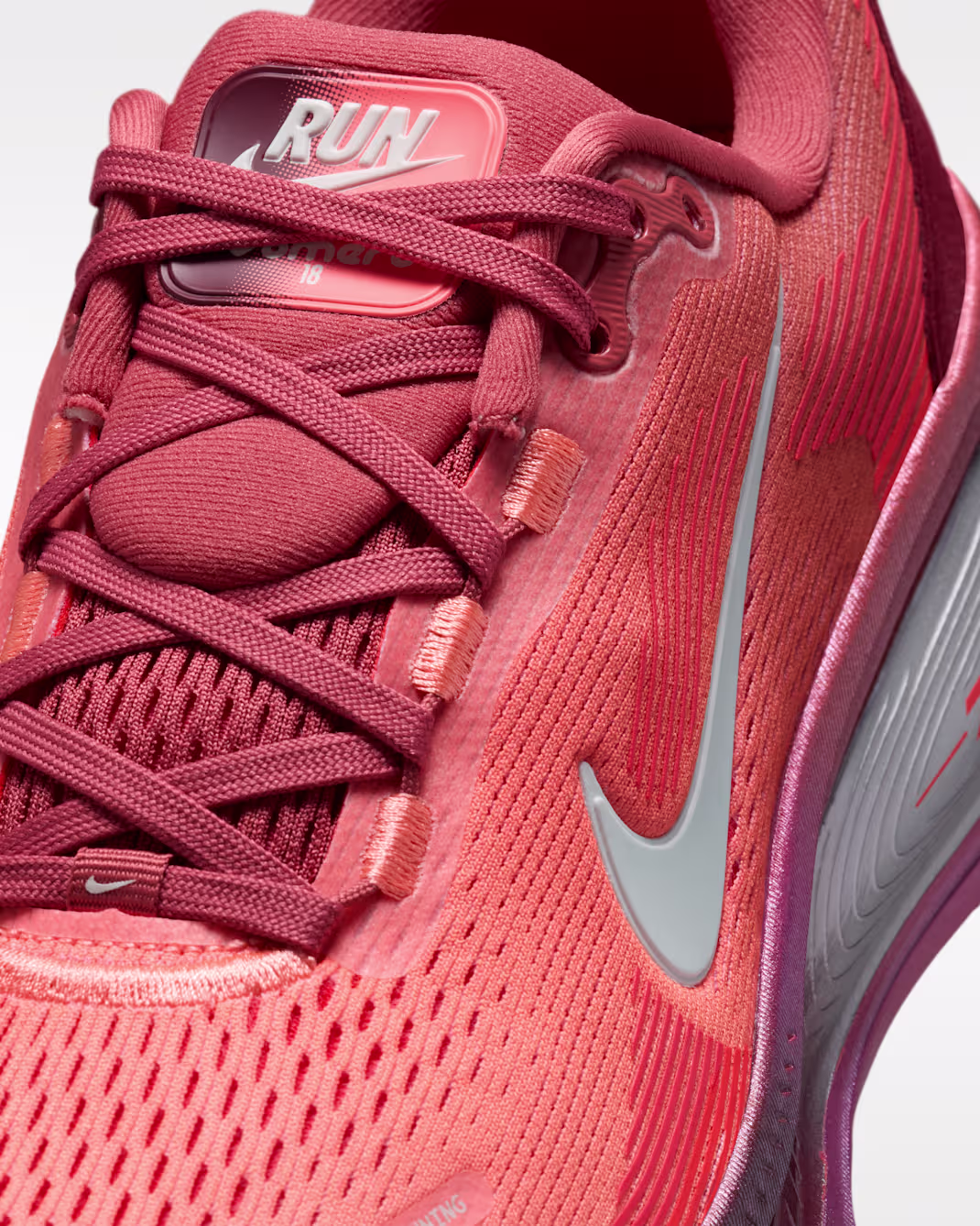 Nike Vomero 18 SE Women's Road Running Shoes