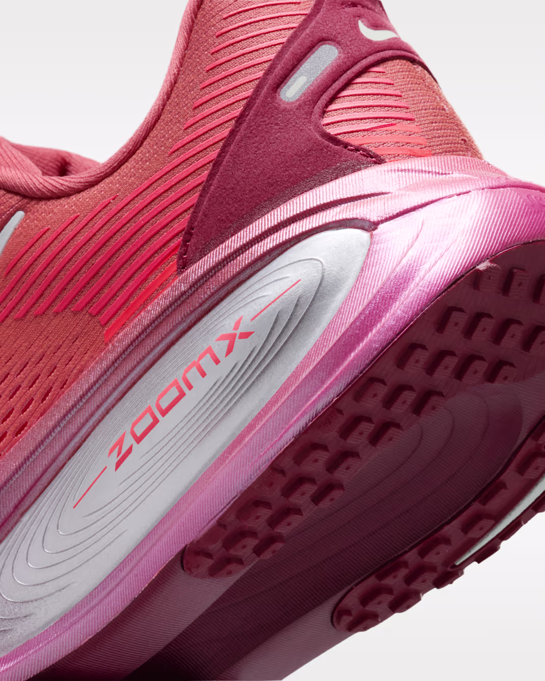 Nike Vomero 18 SE Women's Road Running Shoes