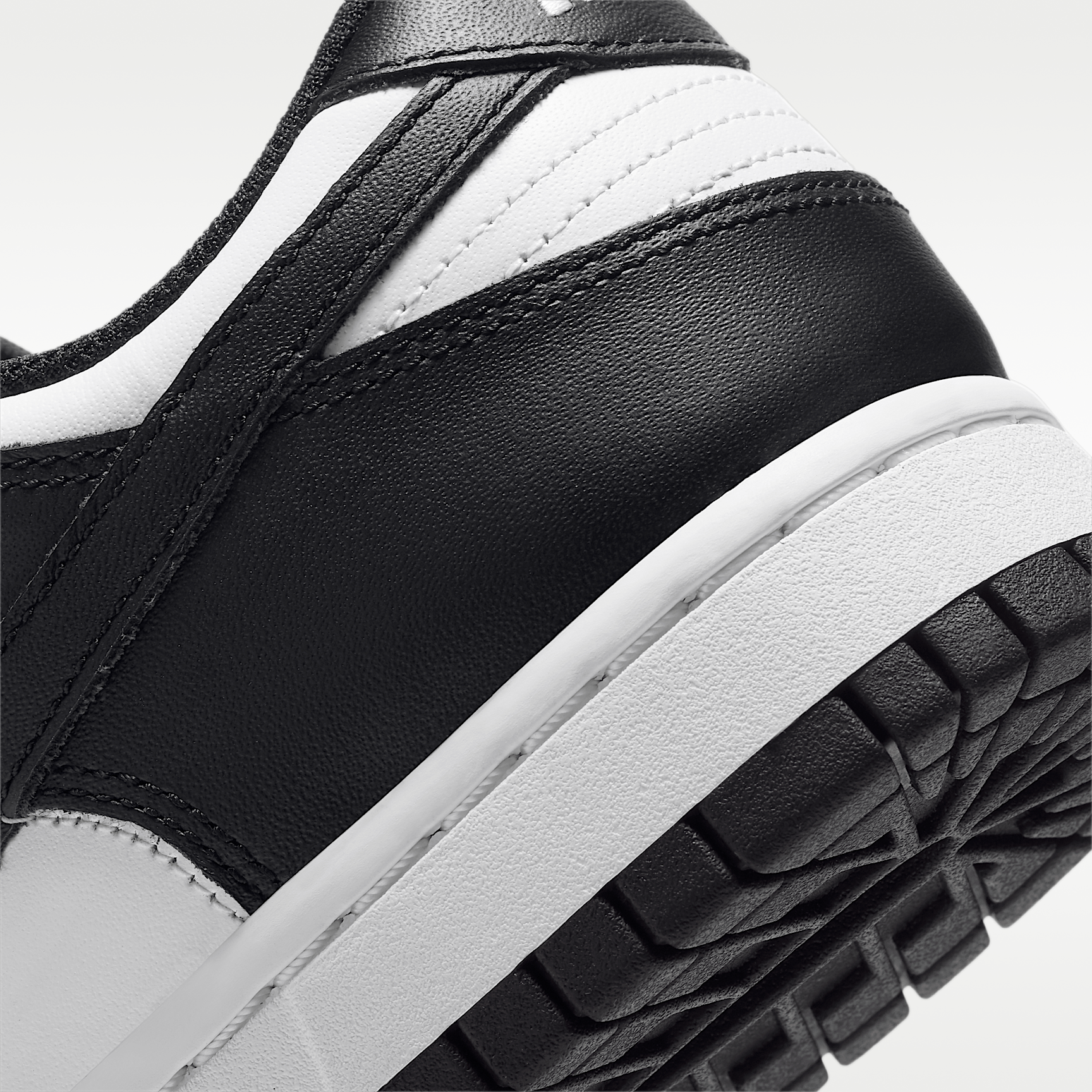 Nike ქალის სპორტული ფეხსაცმელი W NIKE DUNK LOW