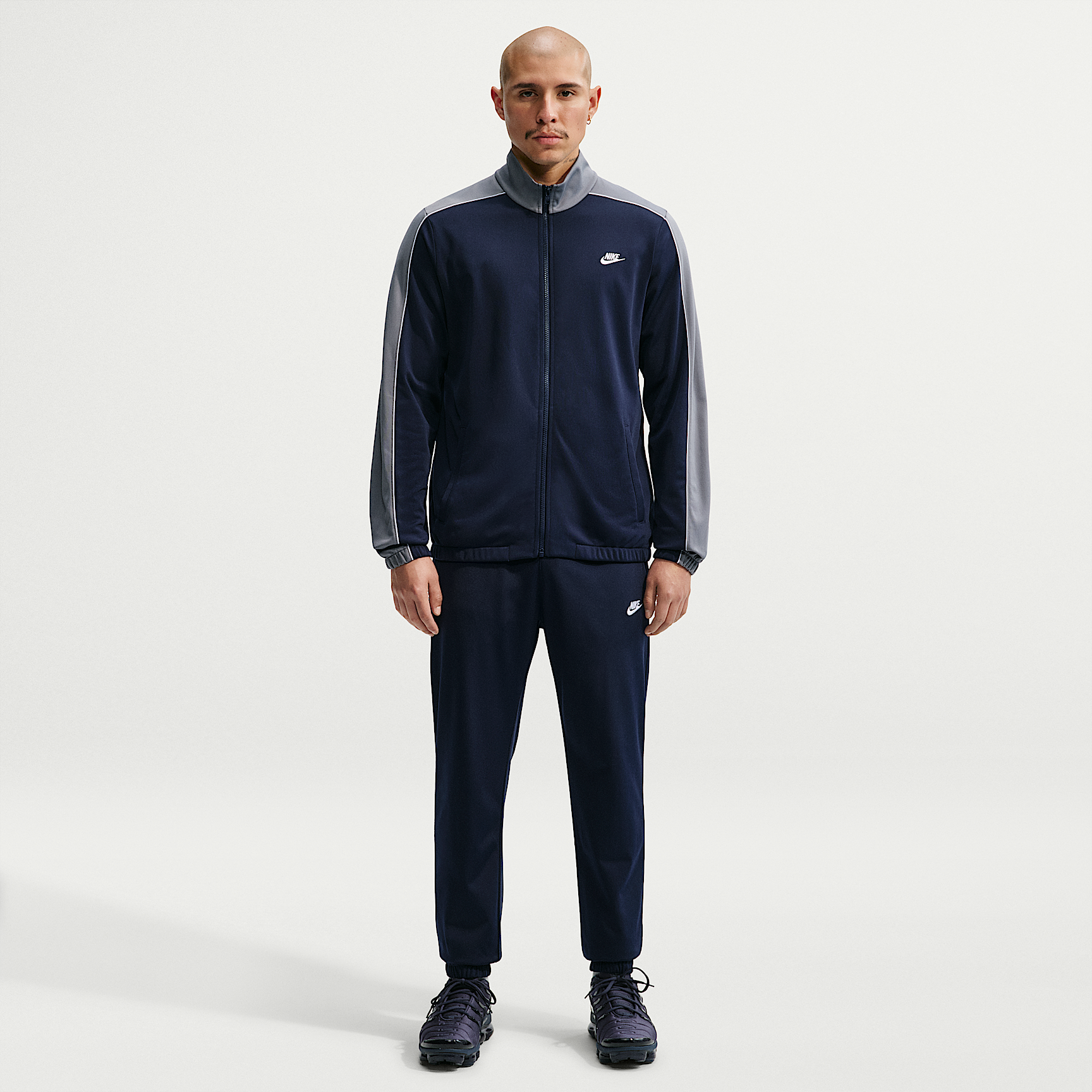 Nike მამაკაცის სპორტული კომპლექტი