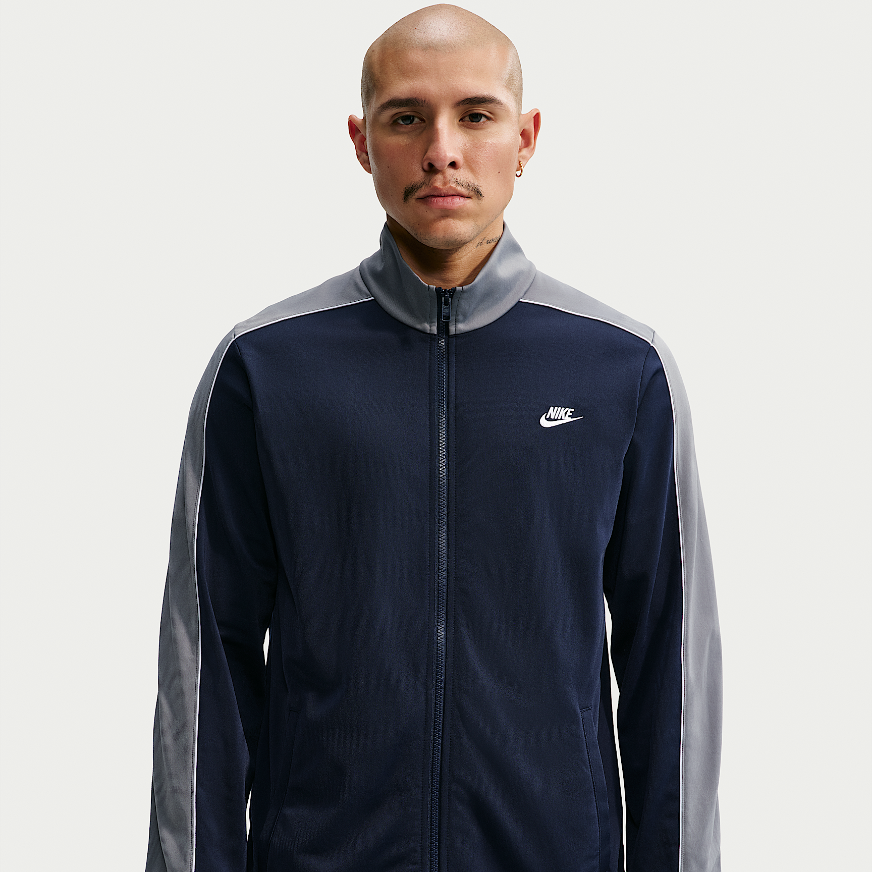 Nike მამაკაცის სპორტული კომპლექტი