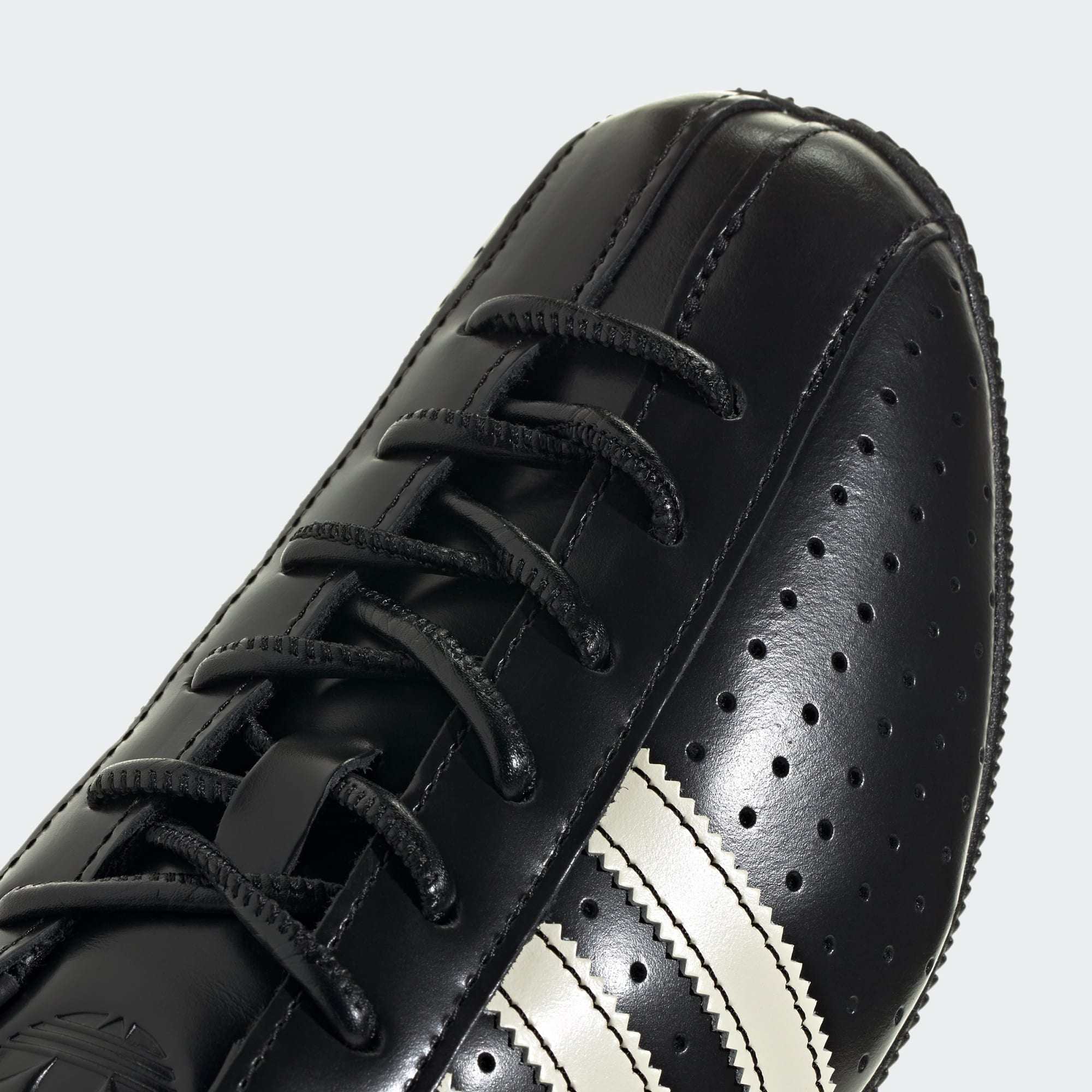 Adidas ქალის სპორტული ფეხსაცმელი