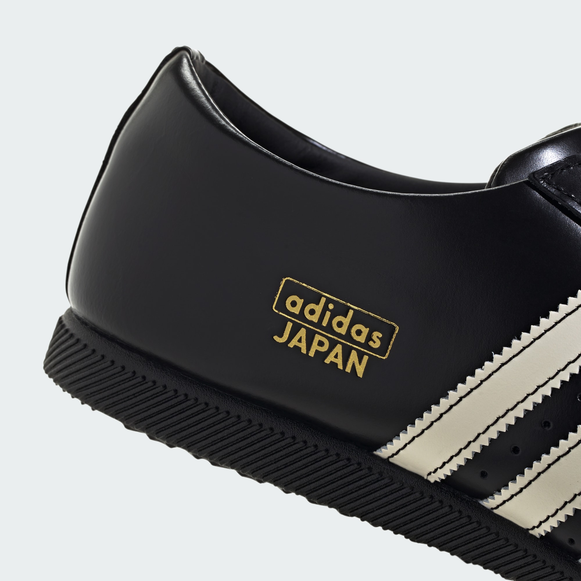 Adidas ქალის სპორტული ფეხსაცმელი