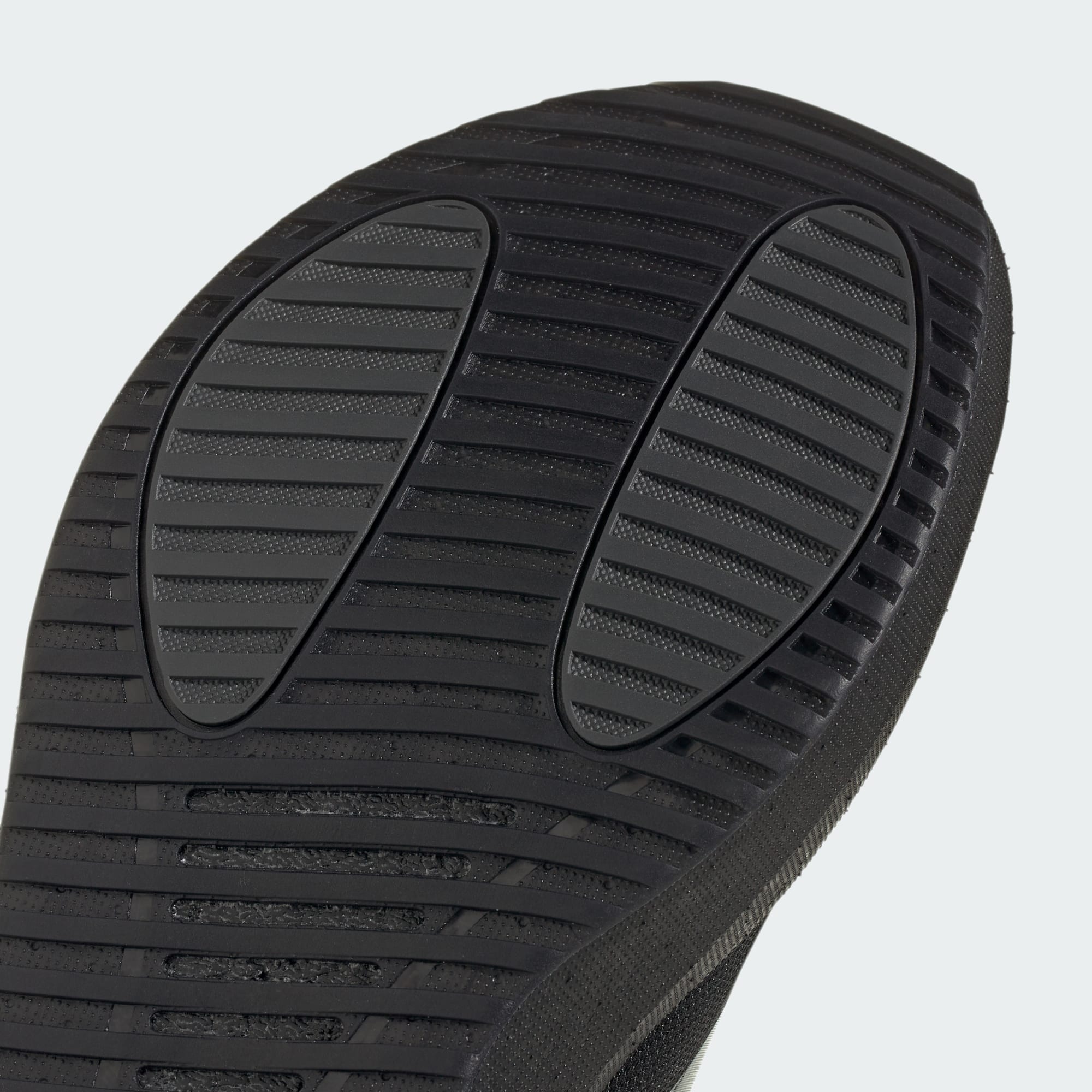 Adidas მამაკაცის სპორტული ფეხსაცმელი