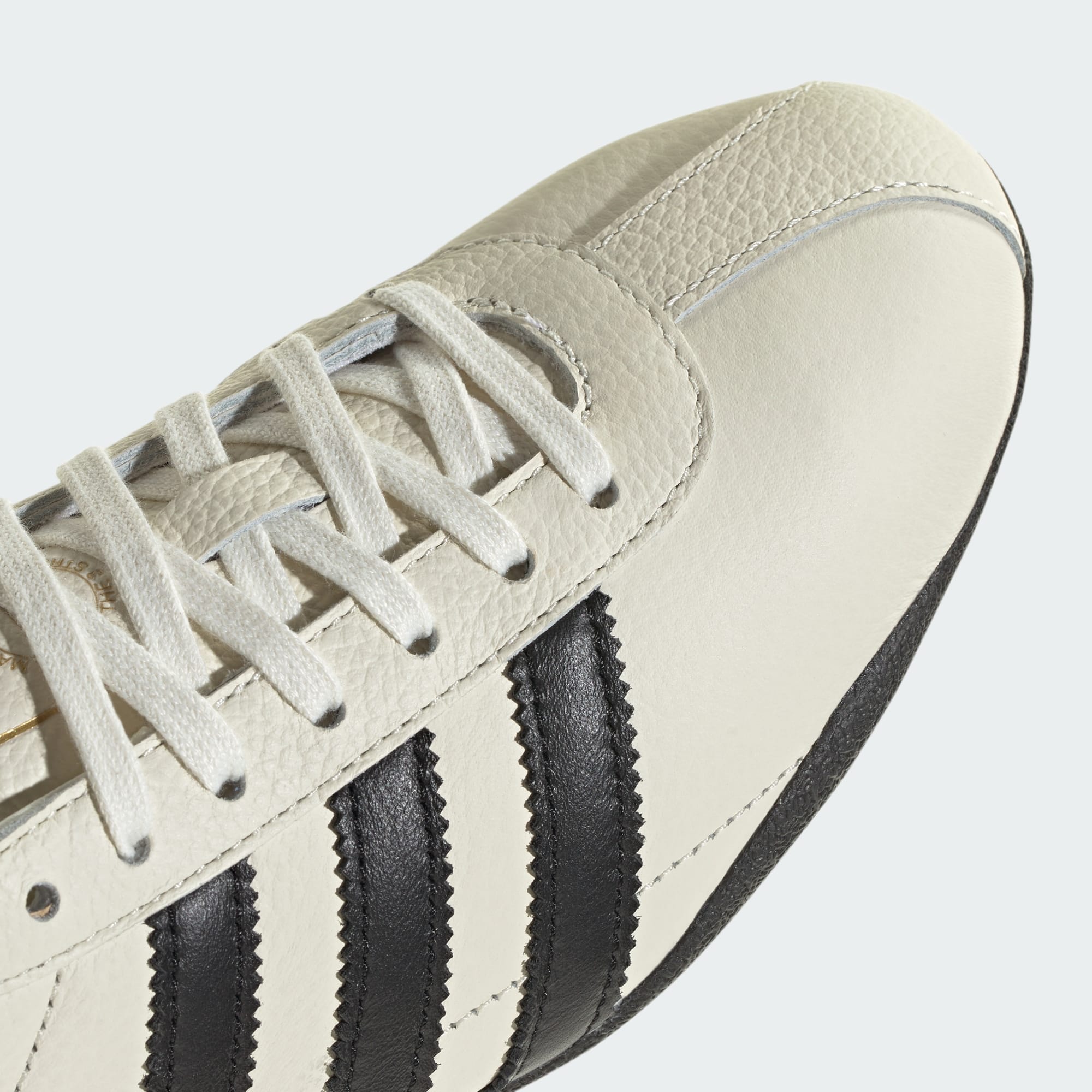 Adidas ქალის სპორტული ფეხსაცმელი
