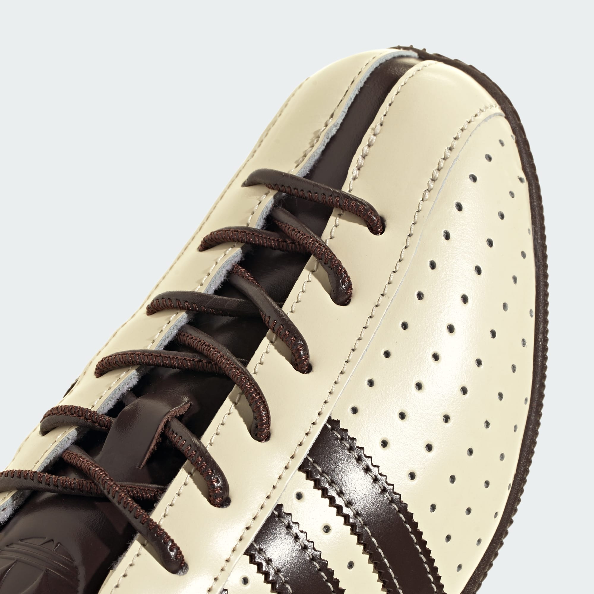 Adidas ქალის სპორტული ფეხსაცმელი