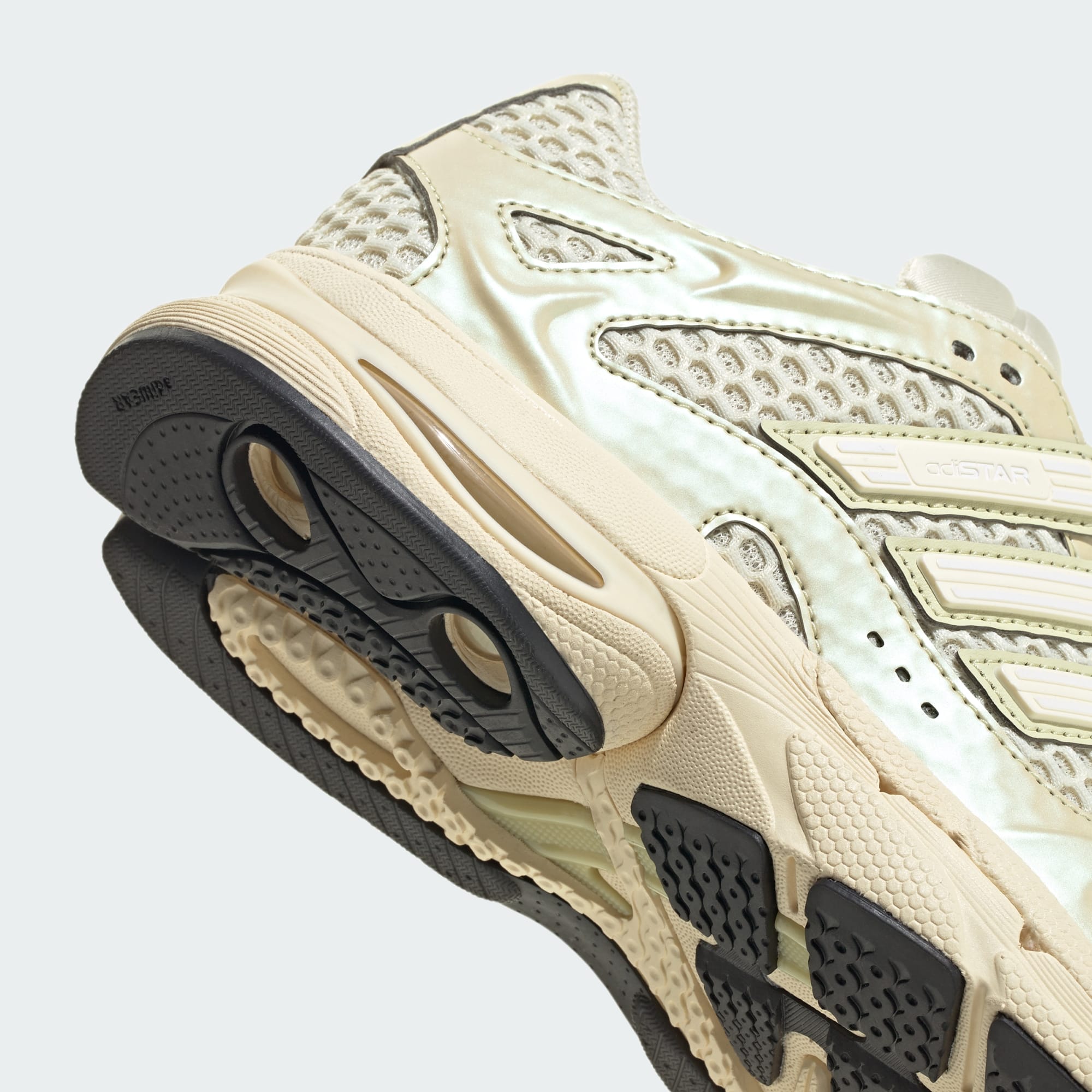 Adidas ქალის სპორტული ფეხსაცმელი