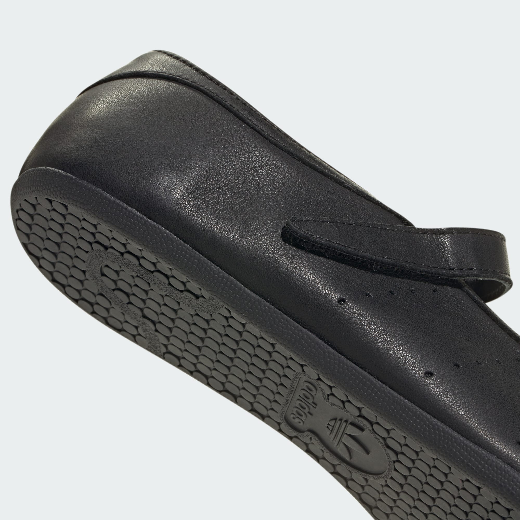 Adidas ქალის სპორტული ფეხსაცმელი