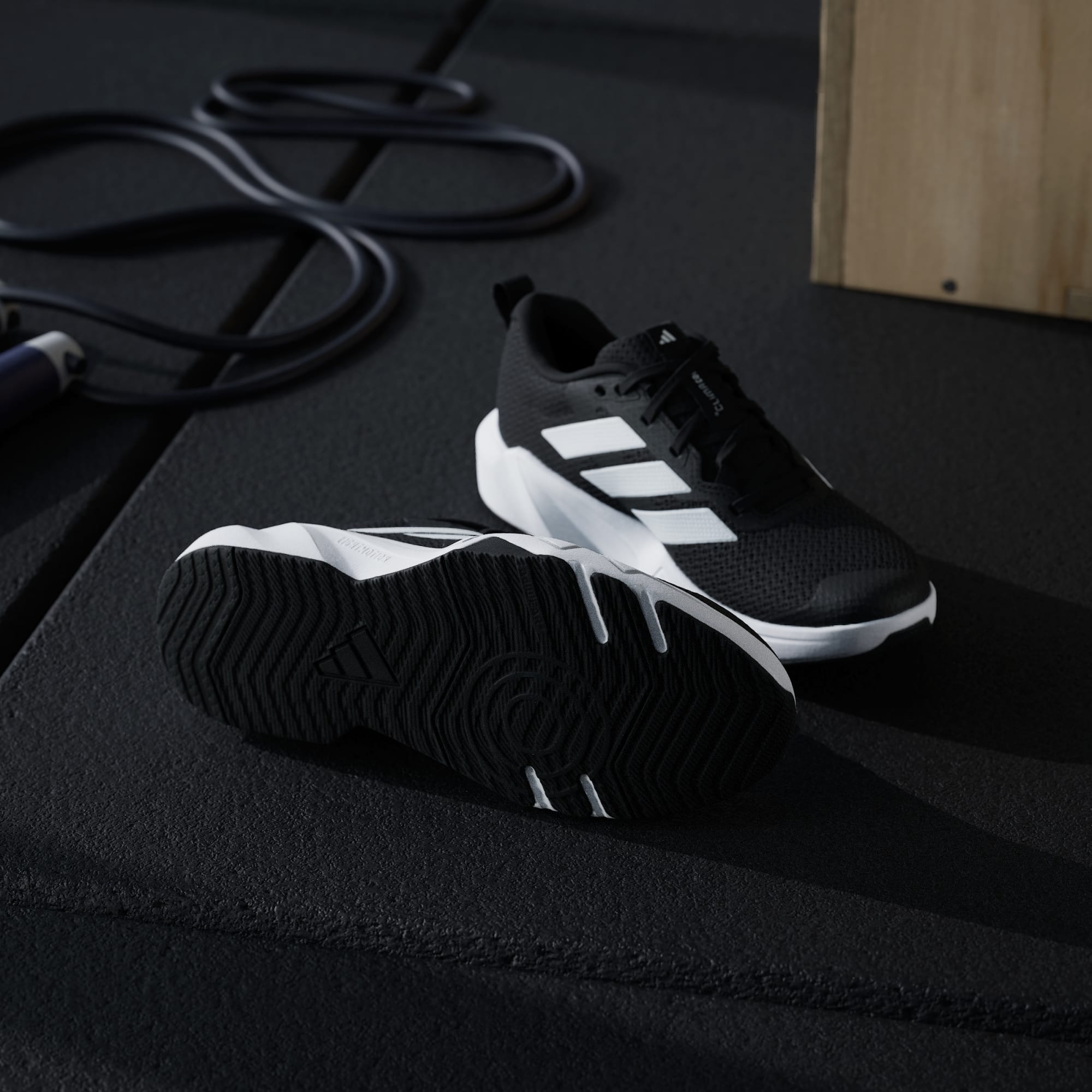Adidas ქალის სპორტული ფეხსაცმელი