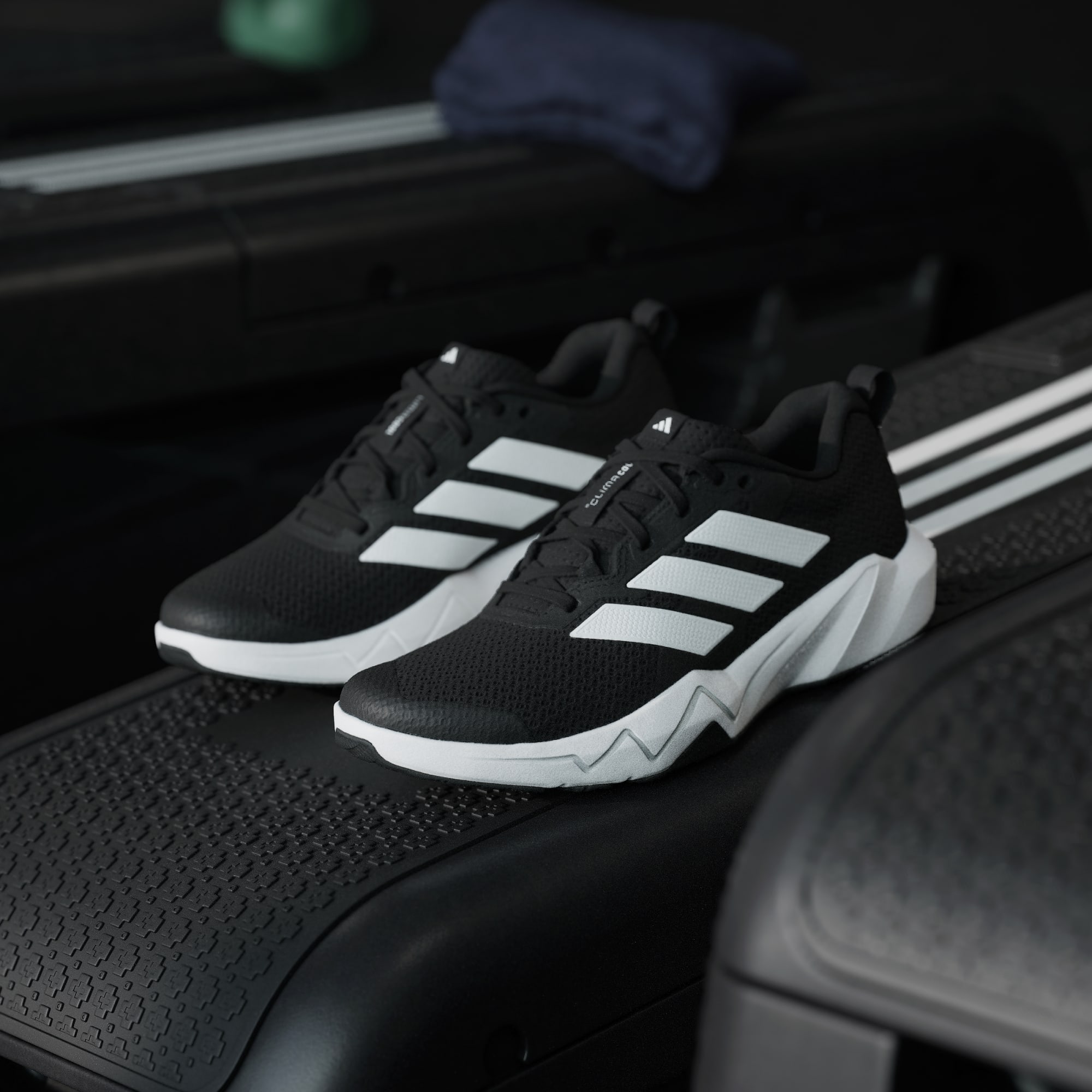 Adidas ქალის სპორტული ფეხსაცმელი