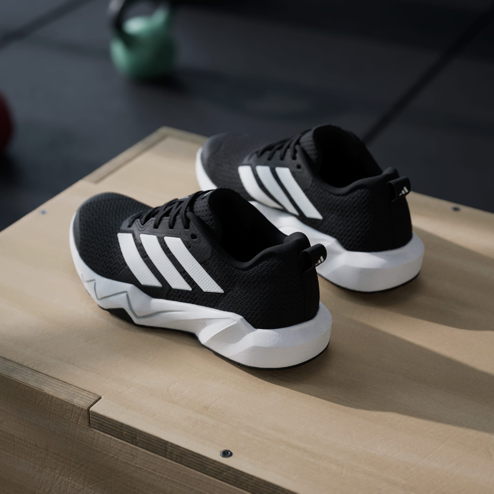 Adidas ქალის სპორტული ფეხსაცმელი