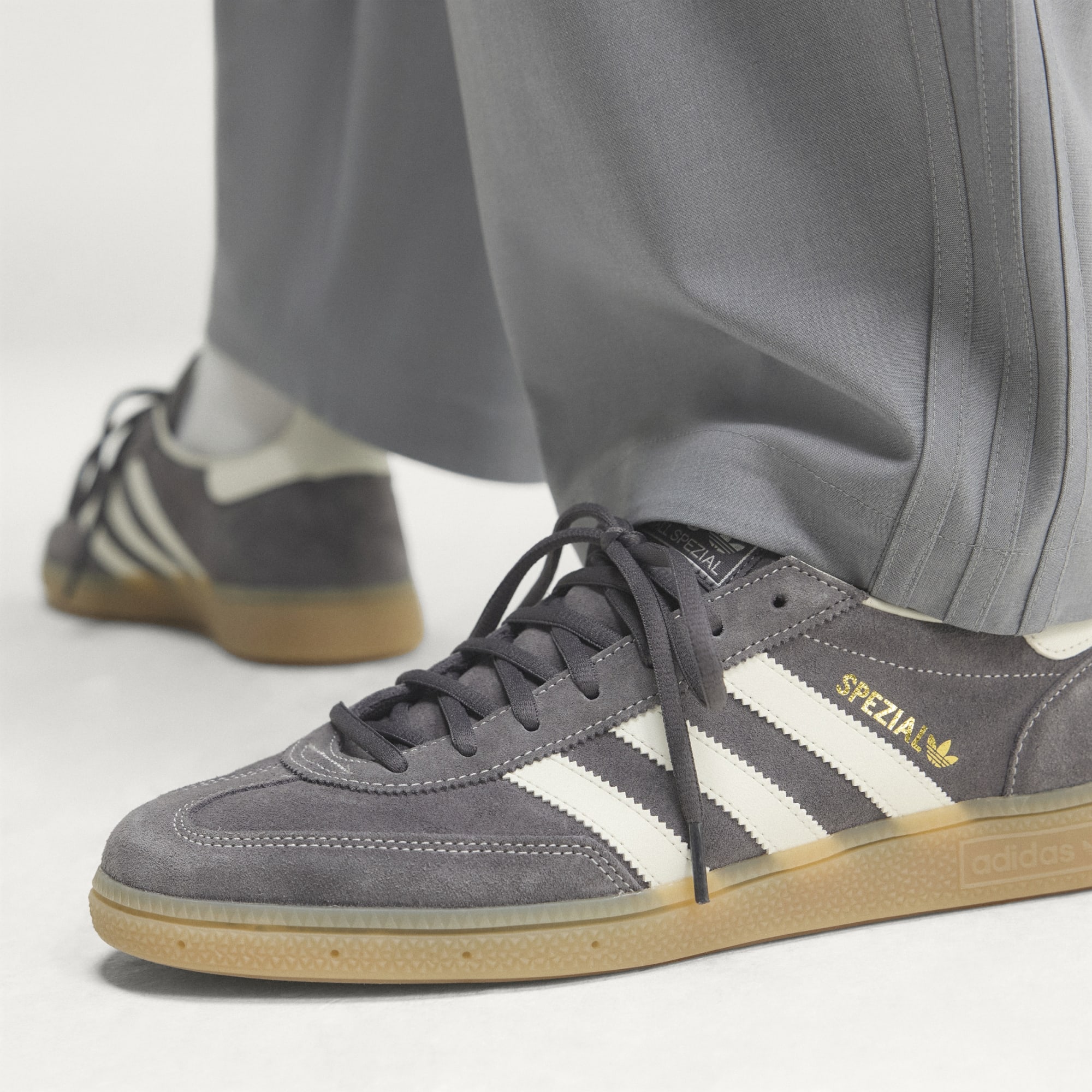 Adidas მამაკაცის სპორტული ფეხსაცმელი