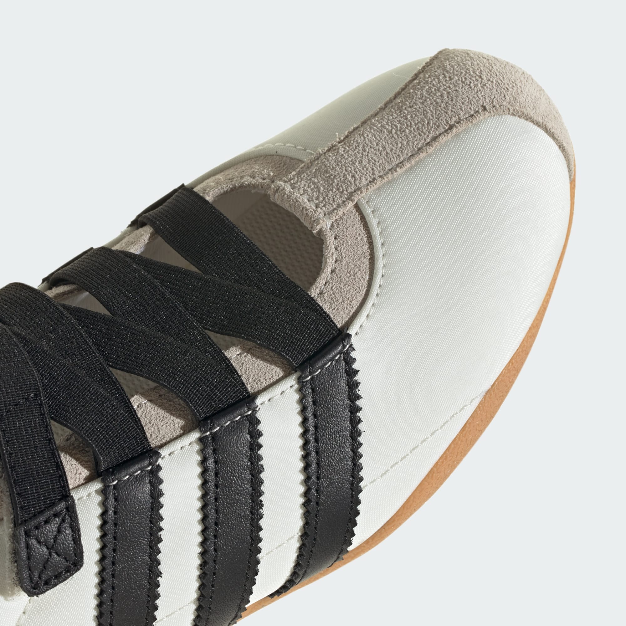Adidas ქალის სპორტული ფეხსაცმელი