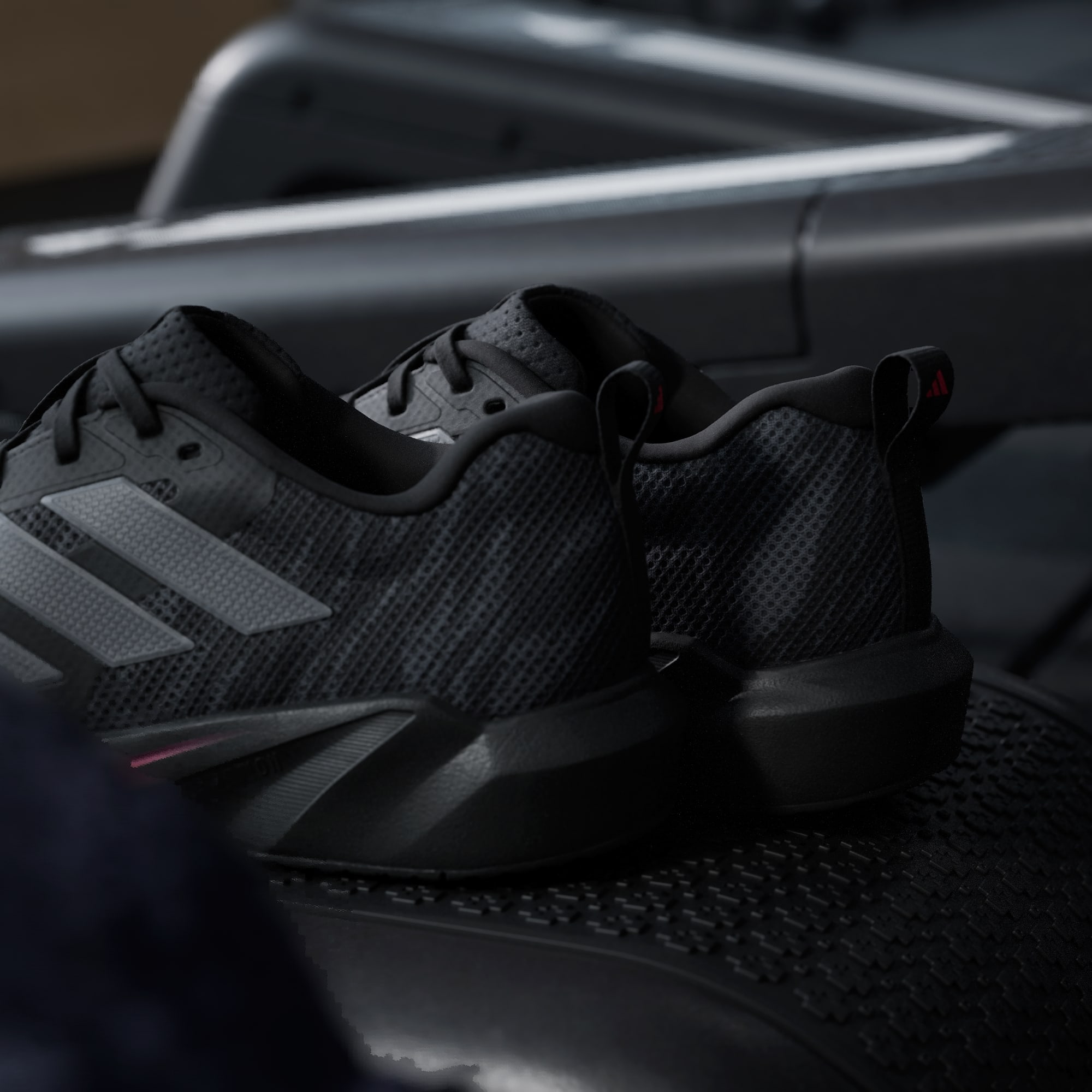 Adidas მამაკაცის სპორტული ფეხსაცმელი