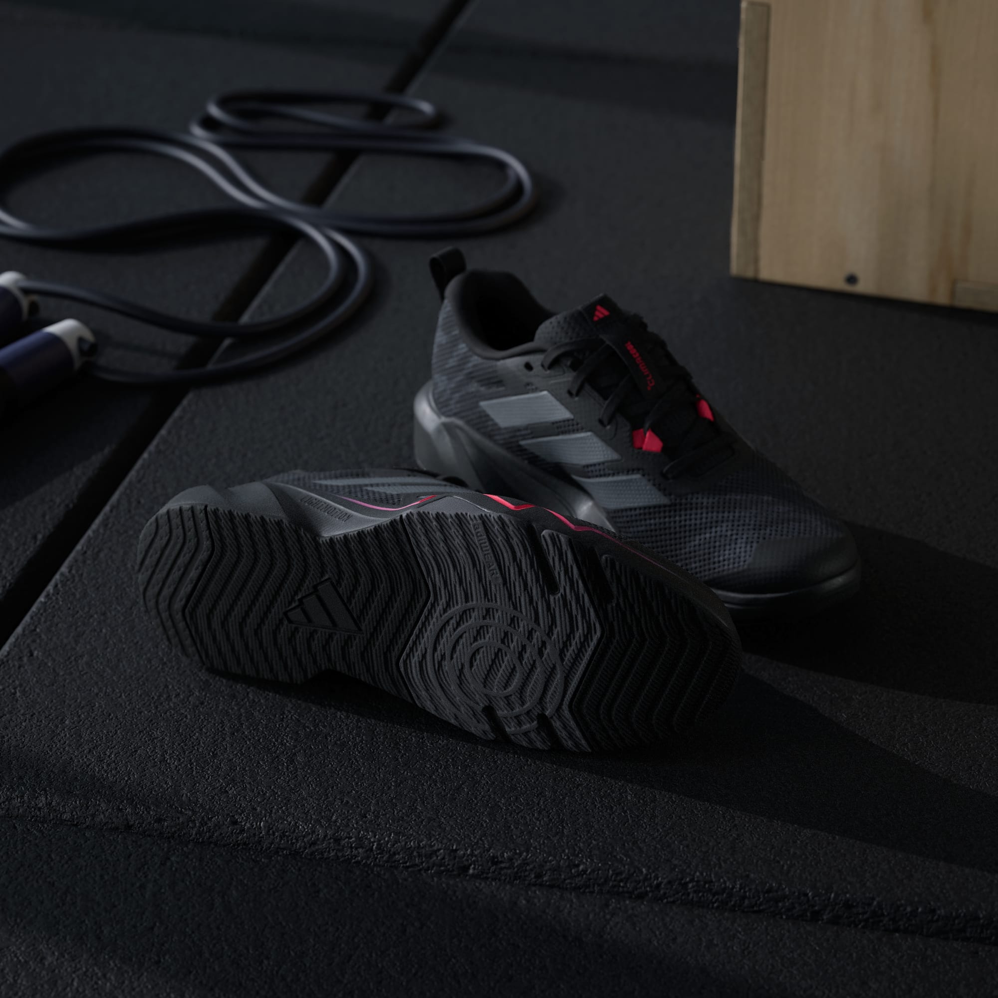 Adidas მამაკაცის სპორტული ფეხსაცმელი
