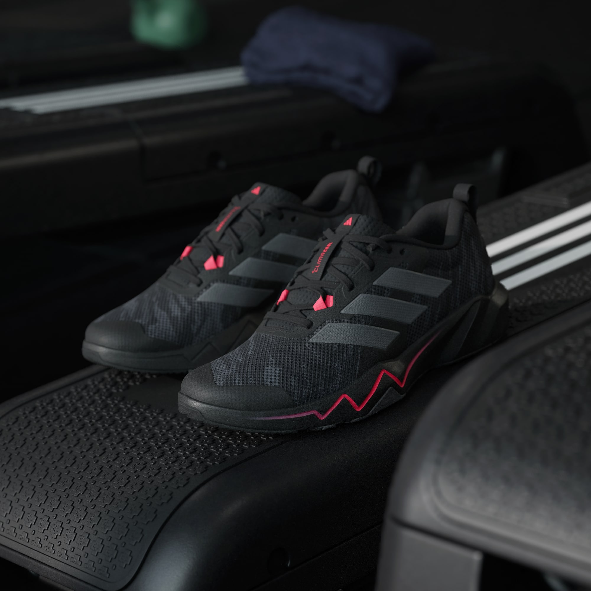 Adidas მამაკაცის სპორტული ფეხსაცმელი