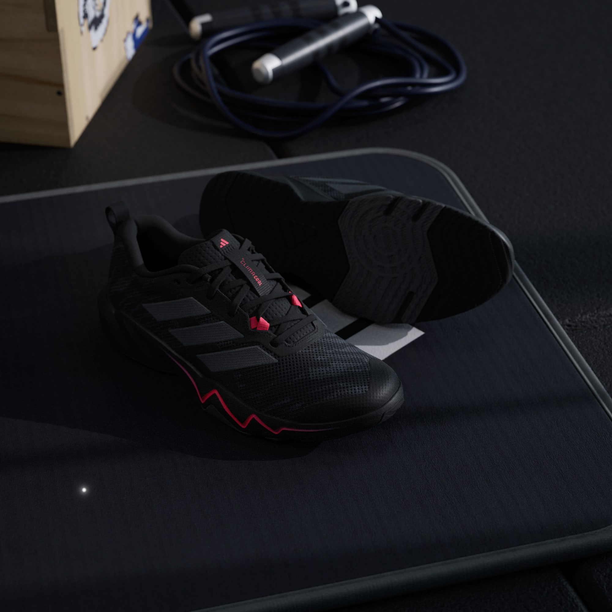 Adidas მამაკაცის სპორტული ფეხსაცმელი