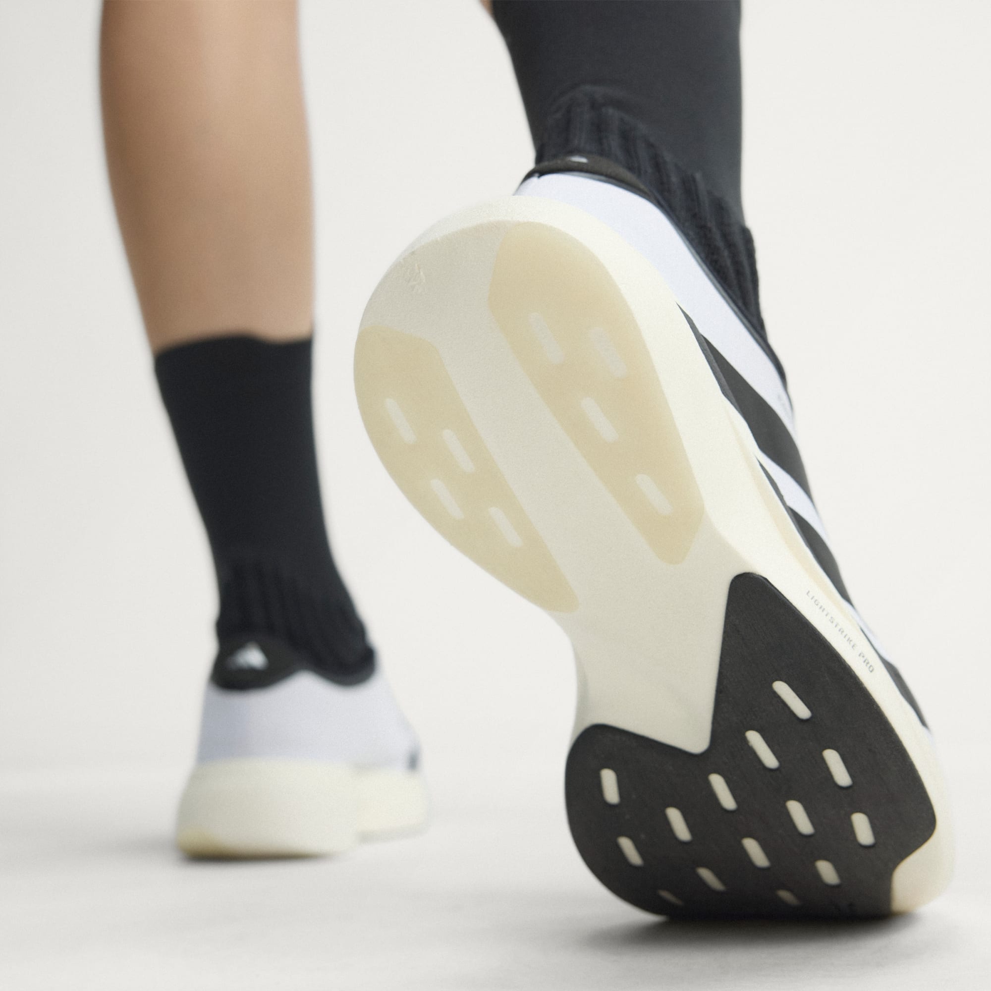 Adidas ქალის სპორტული ფეხსაცმელი
