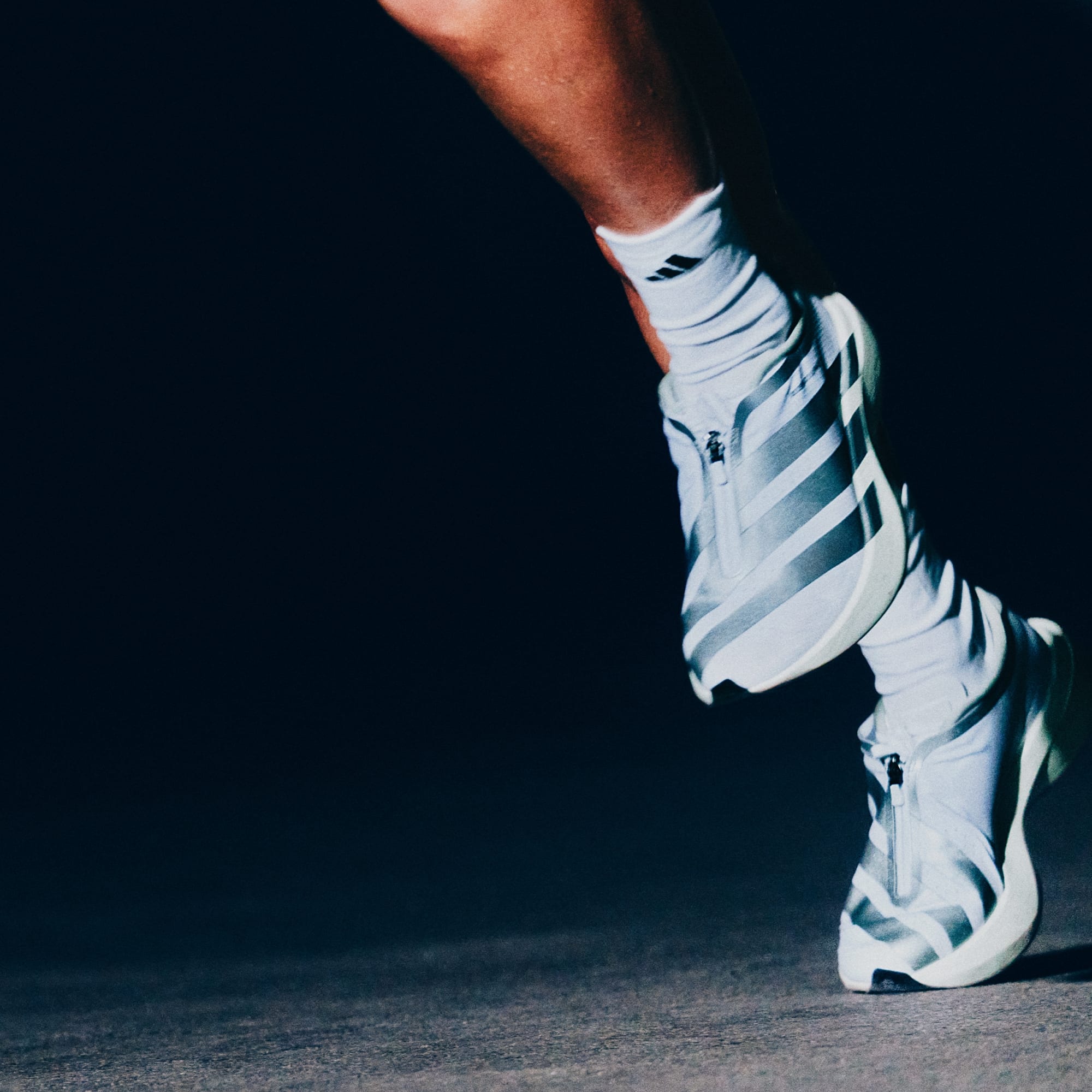 Adidas ქალის სპორტული ფეხსაცმელი
