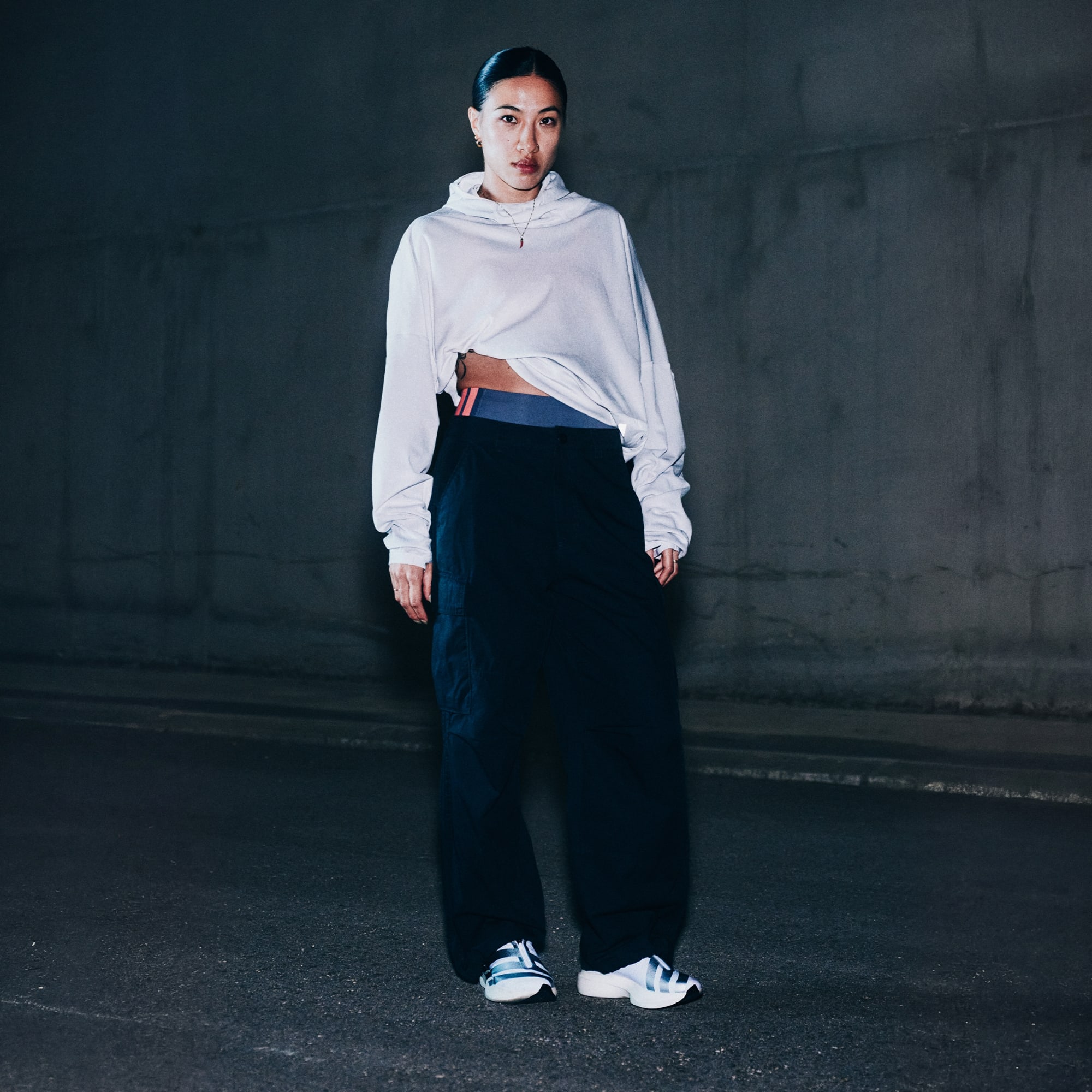 Adidas ქალის სპორტული ფეხსაცმელი