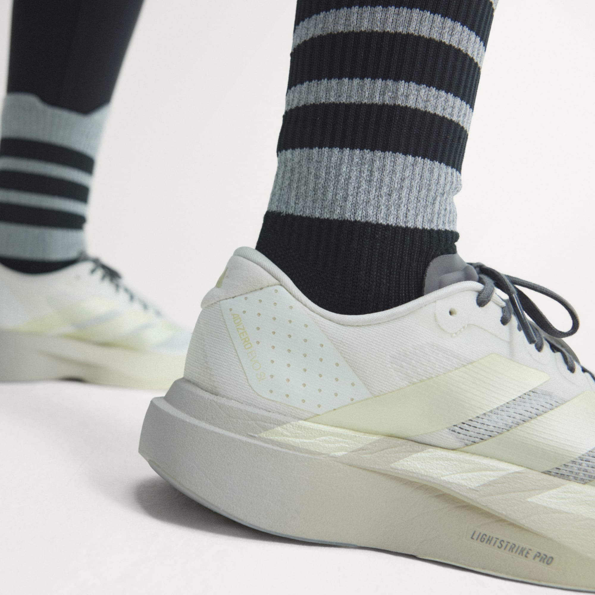 Adidas ქალის სპორტული ფეხსაცმელი