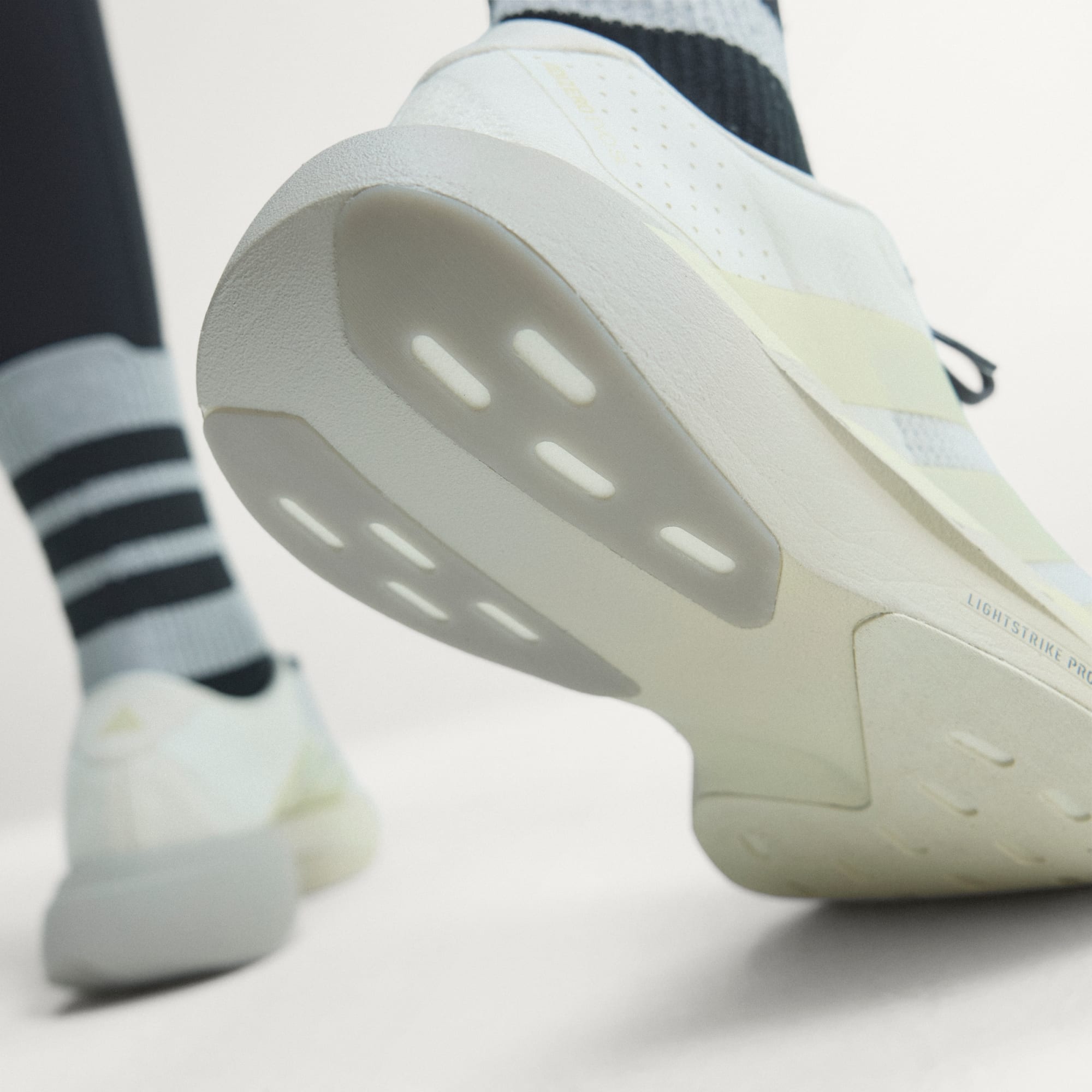 Adidas ქალის სპორტული ფეხსაცმელი