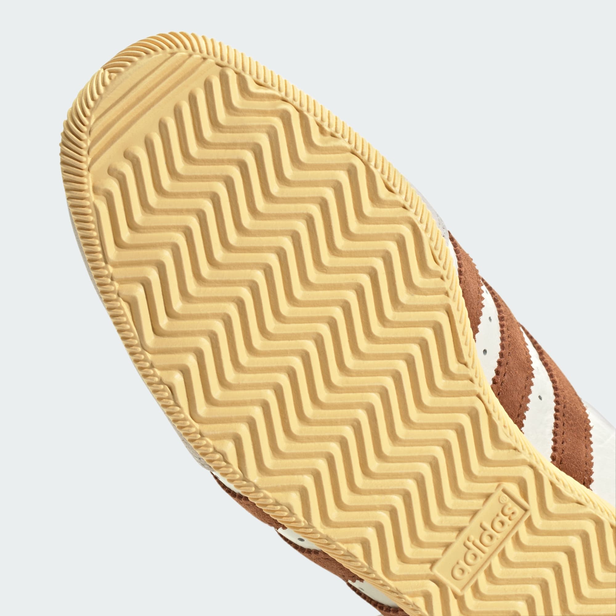 Adidas ქალის სპორტული ფეხსაცმელი
