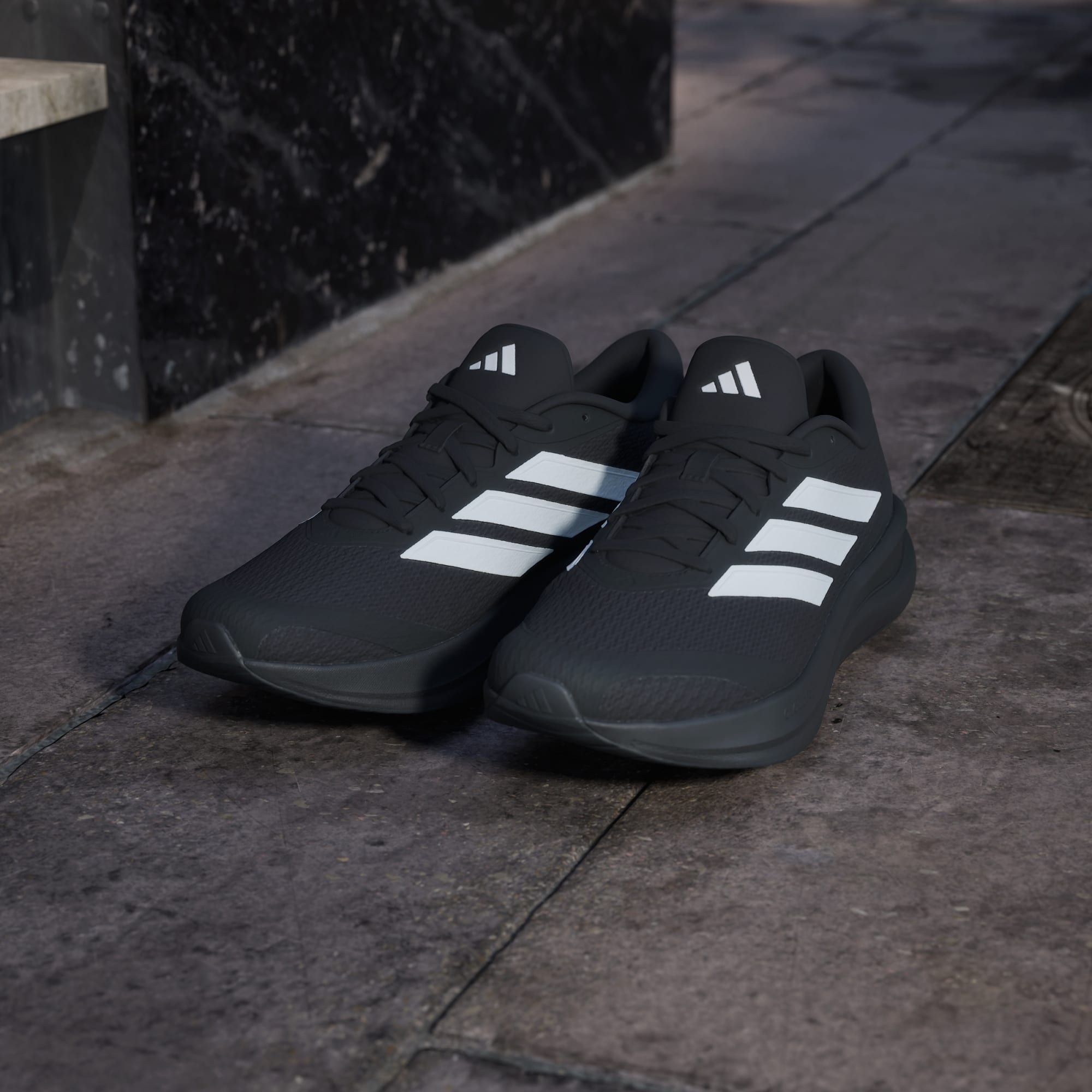 Adidas მამაკაცის სპორტული ფეხსაცმელი