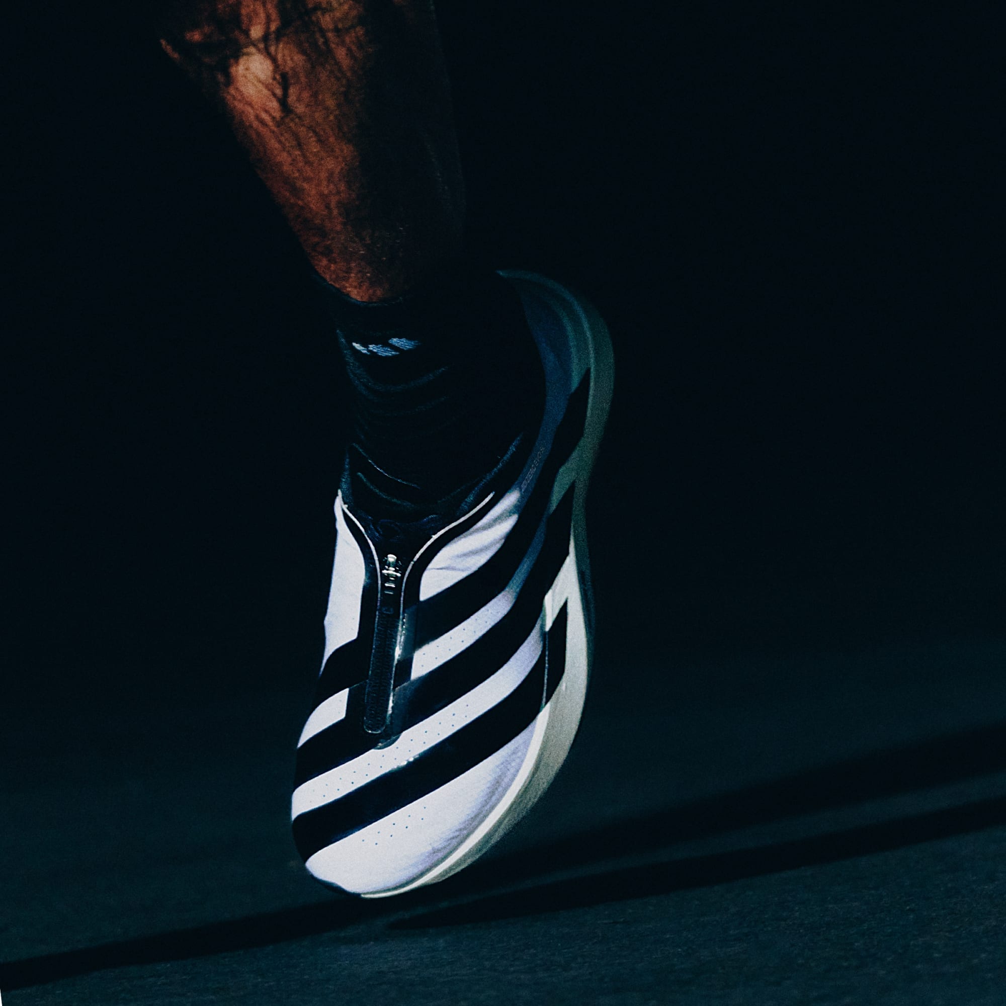 Adidas მამაკაცის სპორტული ფეხსაცმელი