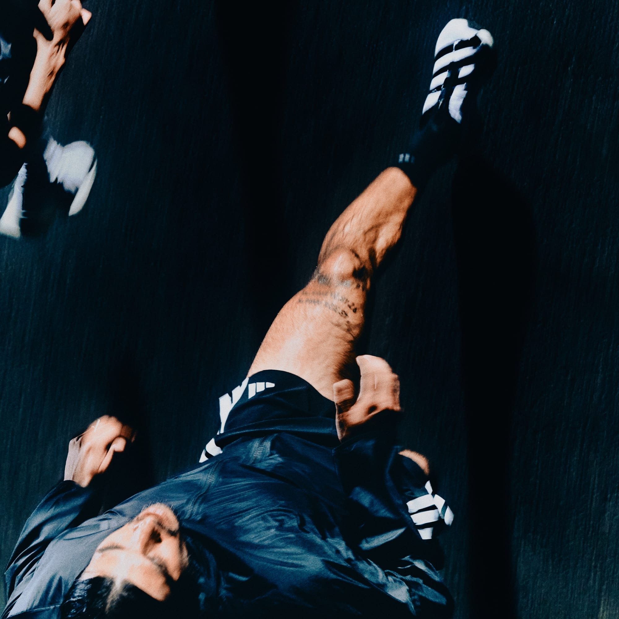 Adidas მამაკაცის სპორტული ფეხსაცმელი