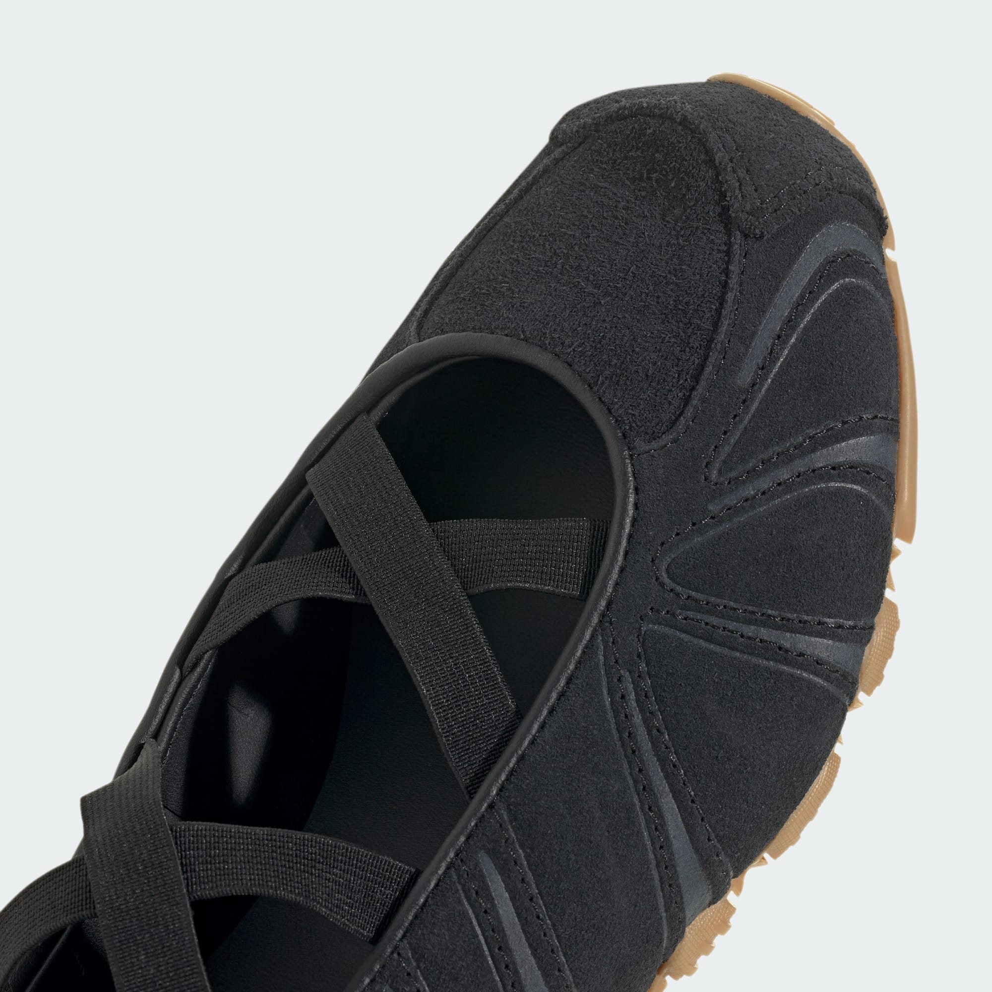 Adidas ქალის სპორტული ფეხსაცმელი