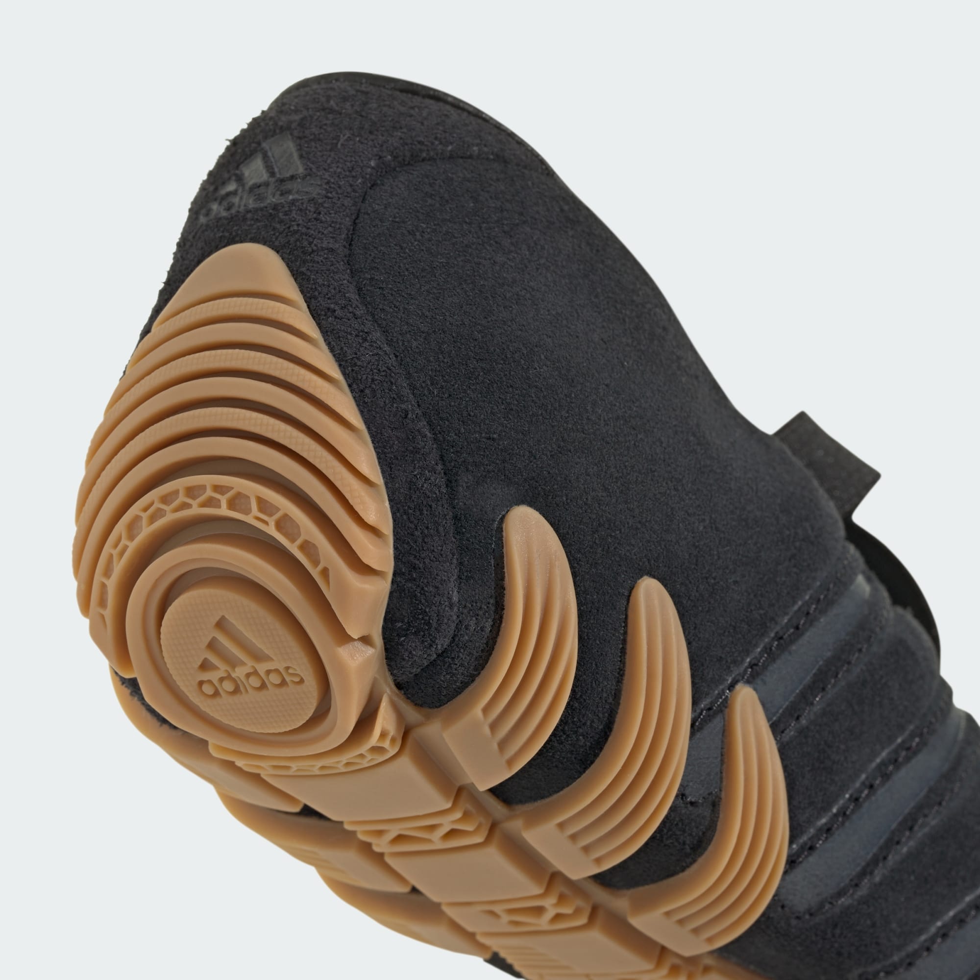Adidas ქალის სპორტული ფეხსაცმელი