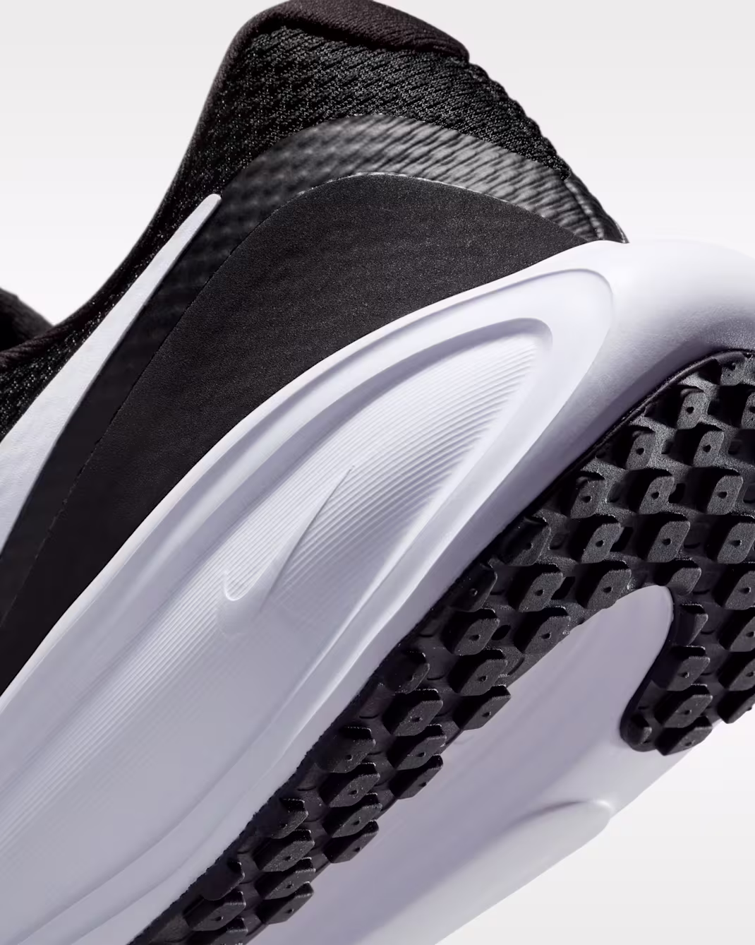 Nike ქალის სპორტული ფეხსაცმელი W NIKE REVOLUTION 8