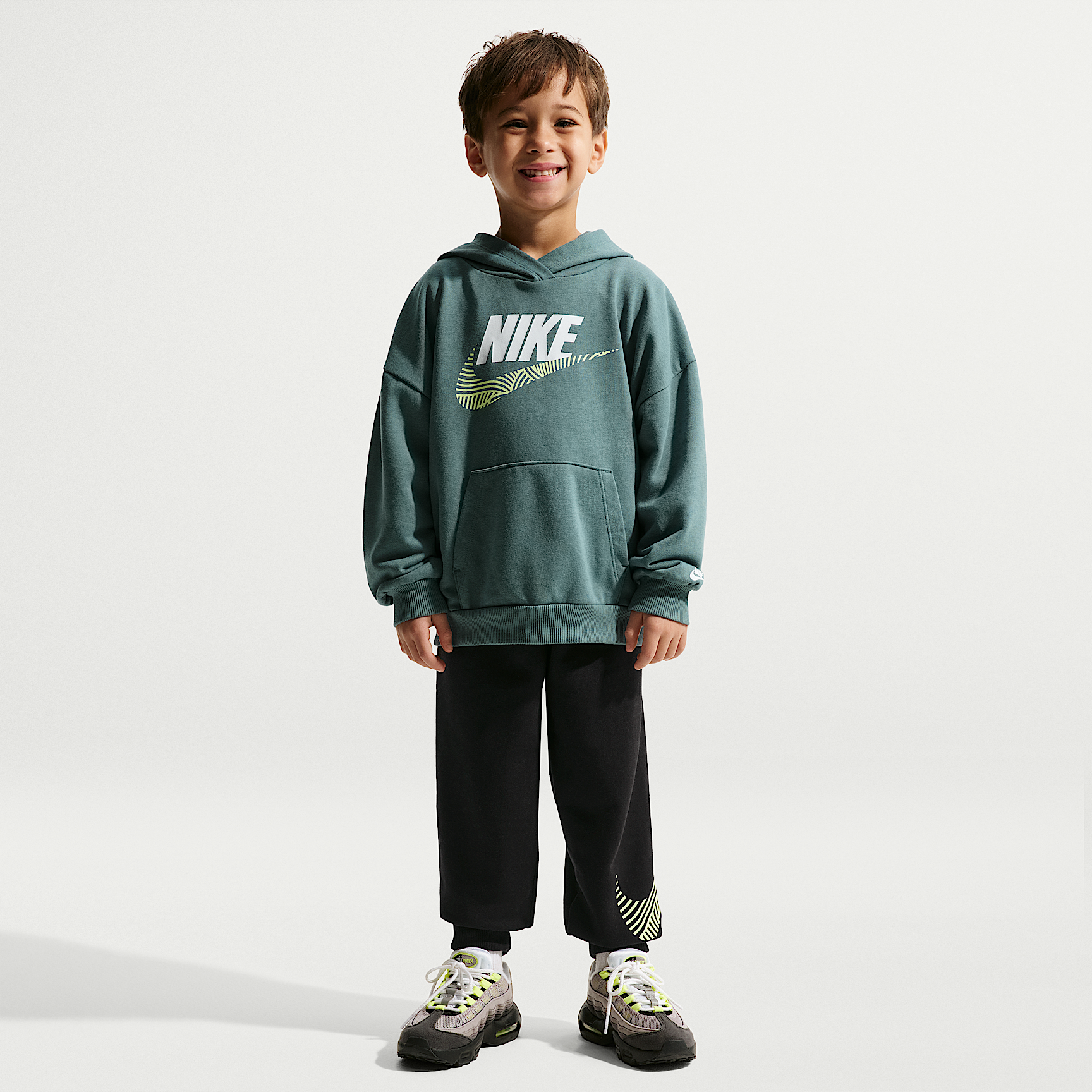 Nike ბავშვის სპორტული კომპლექტი