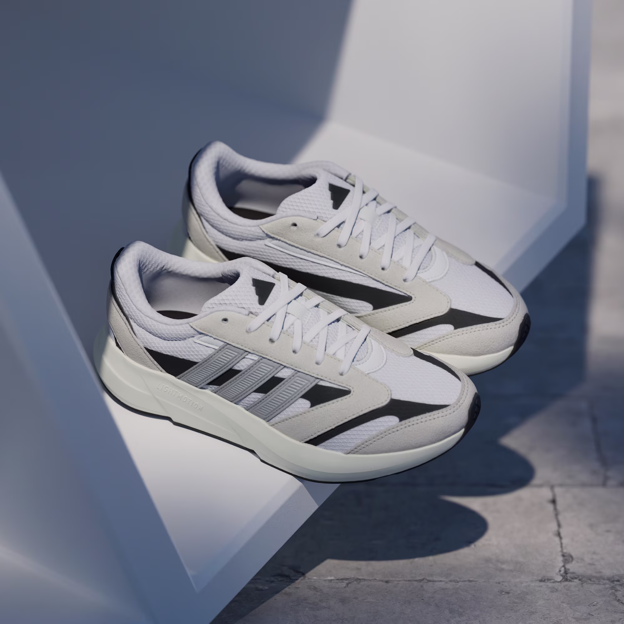 Adidas ქალის სპორტული ფეხსაცმელი