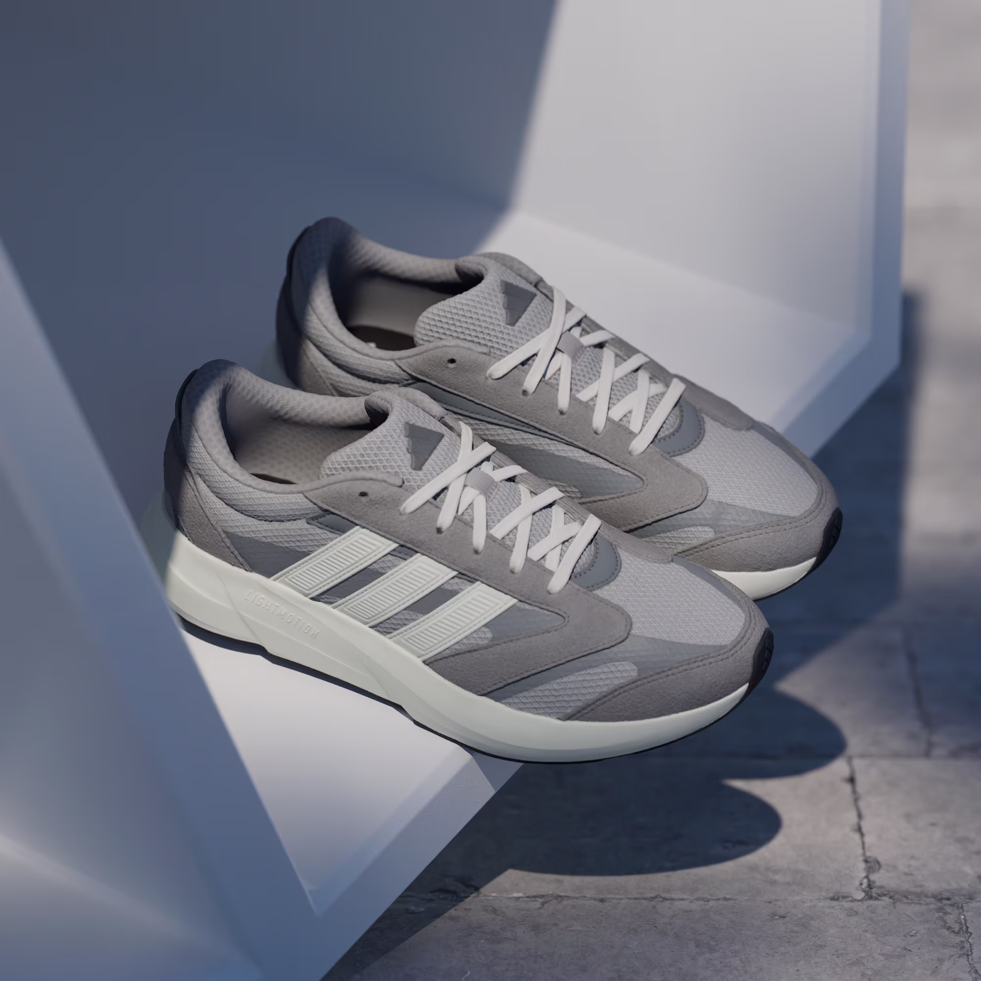 Adidas მამაკაცის სპორტული ფეხსაცმელი