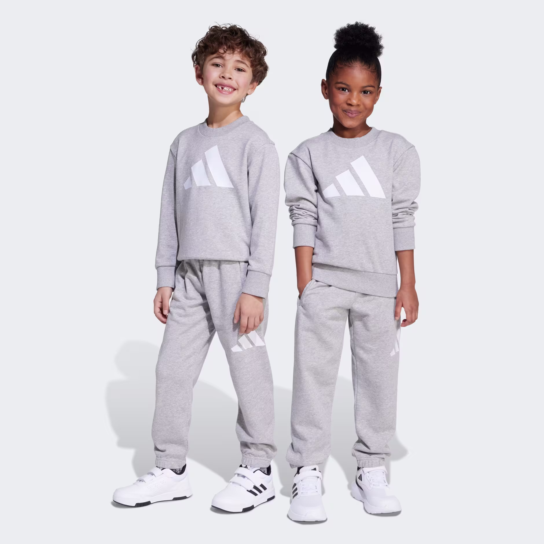 Adidas ბავშვის სპორტული კომპლექტი