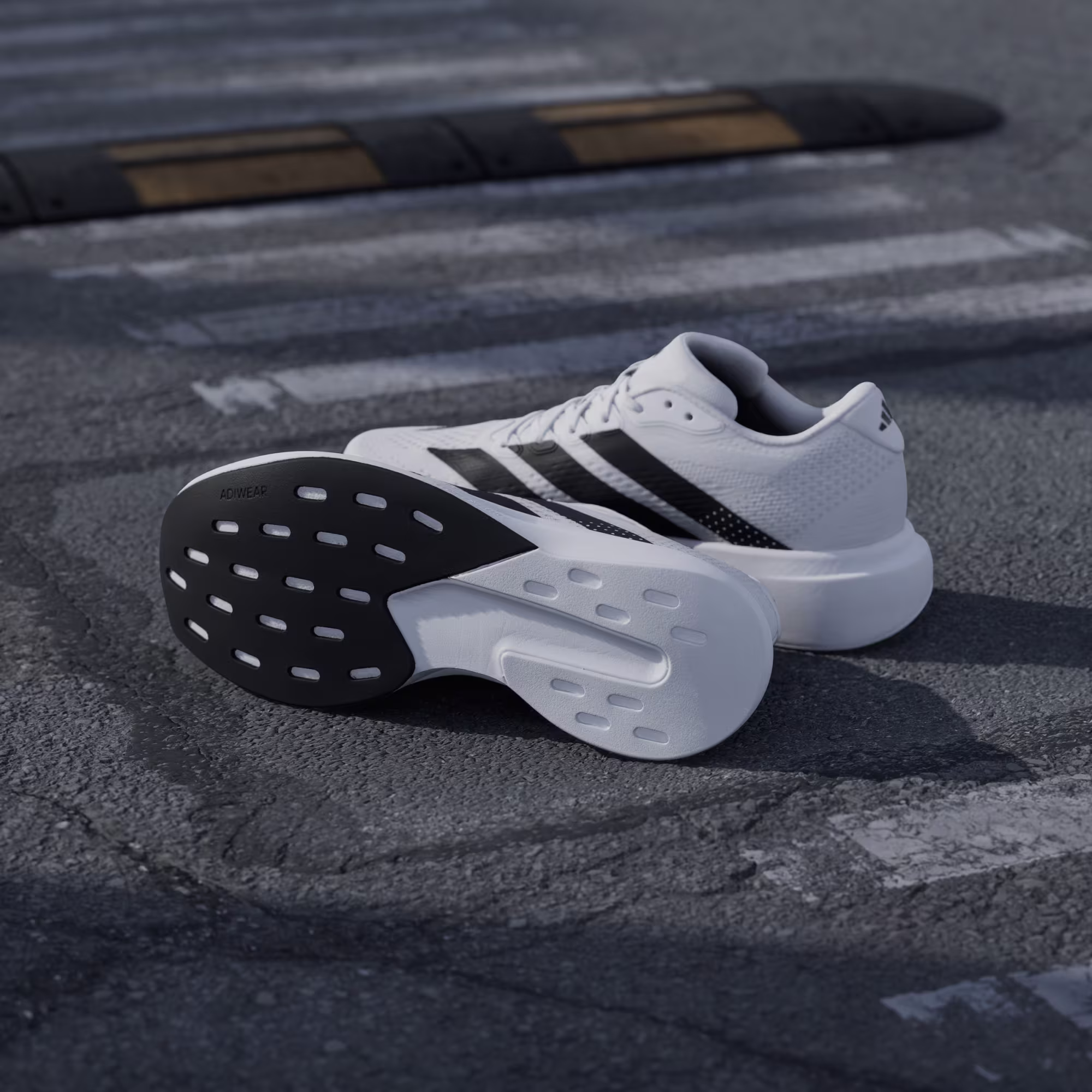 Adidas მამაკაცის სპორტული ფეხსაცმელი