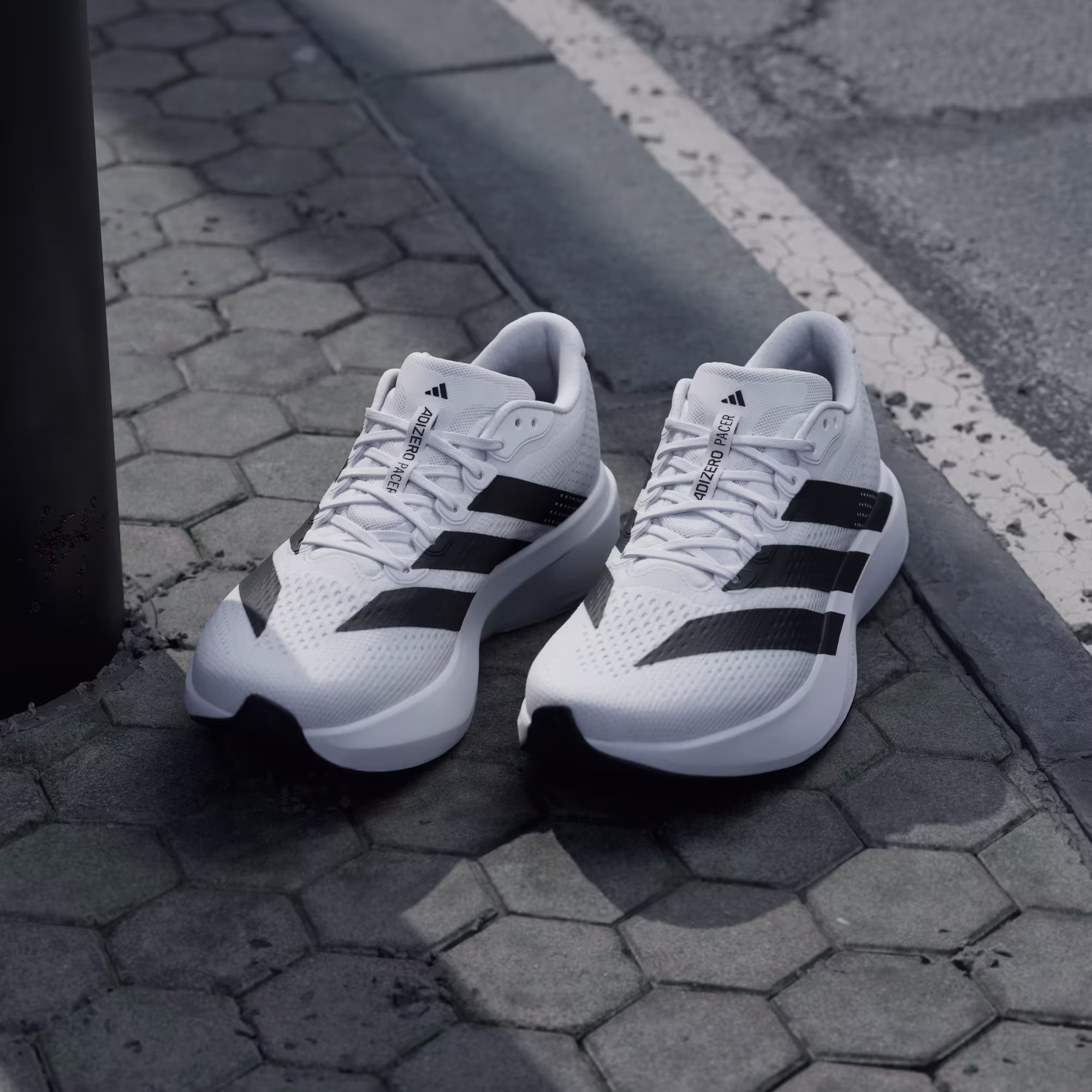 Adidas მამაკაცის სპორტული ფეხსაცმელი
