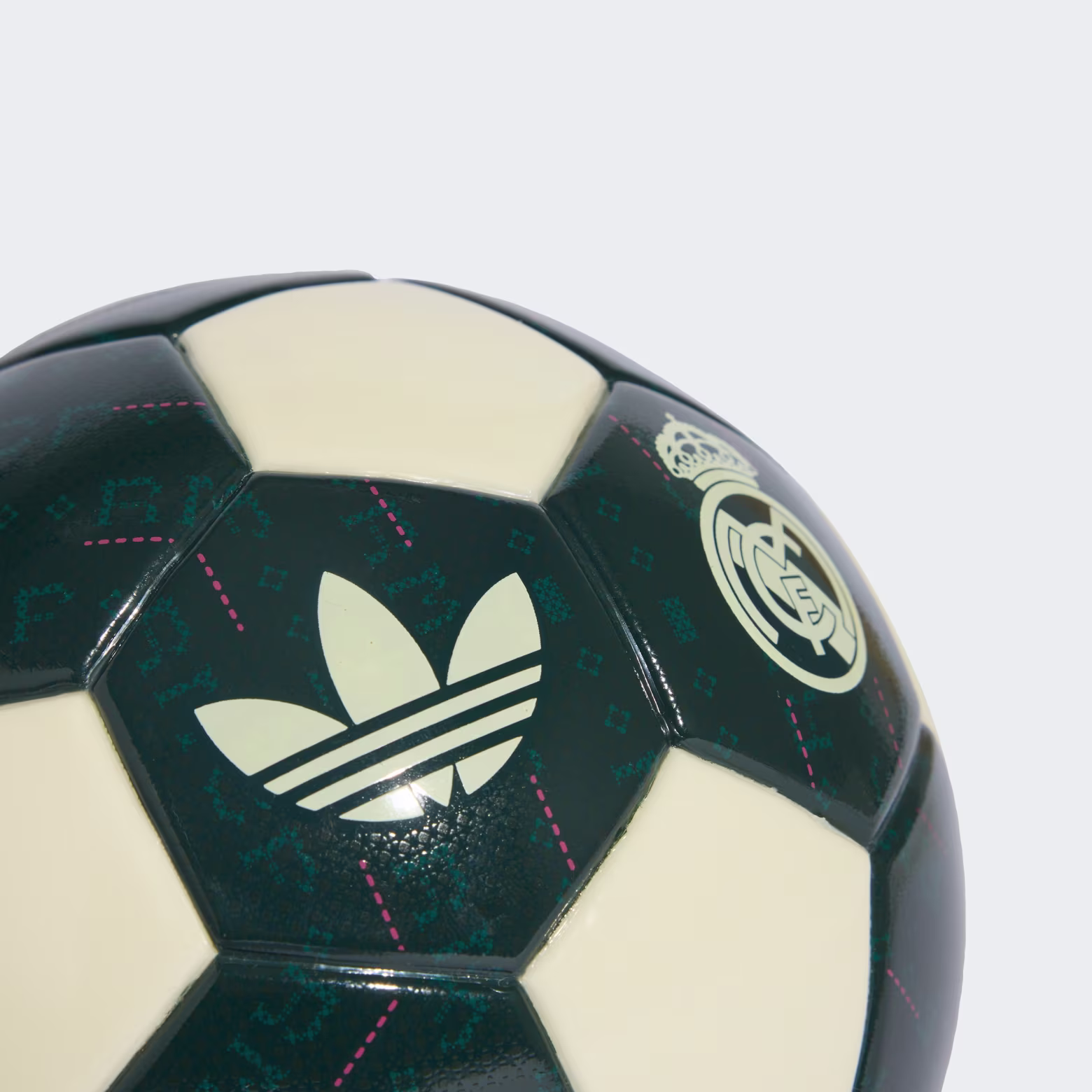 Adidas ბურთი