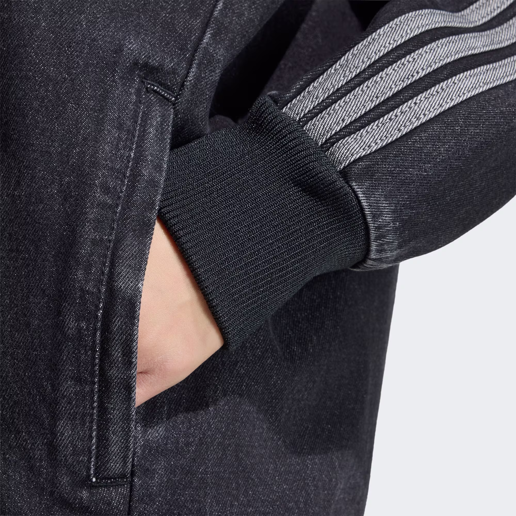Adidas ქალის  ქურთუკი
