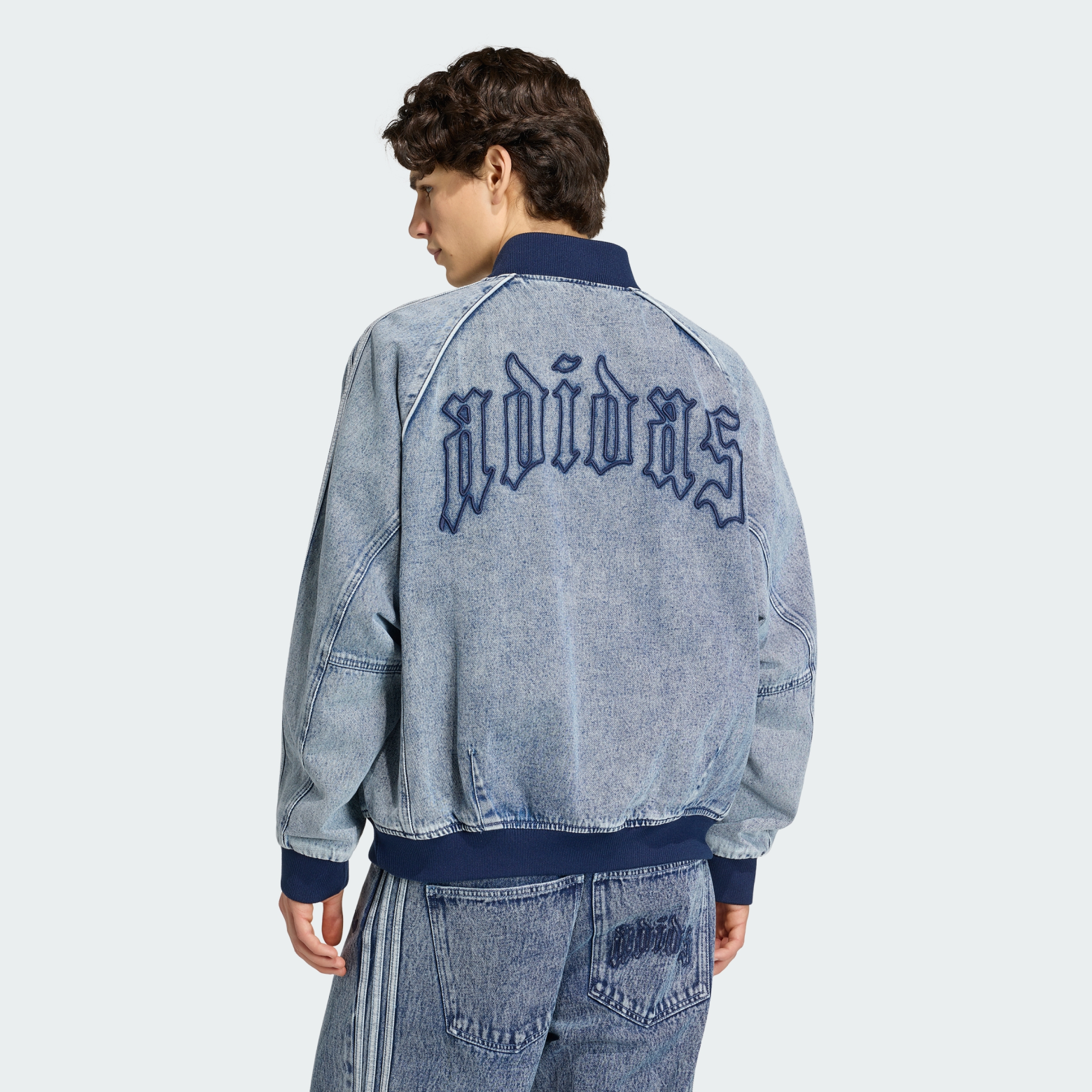 Adidas მამაკაცის ქურთუკი