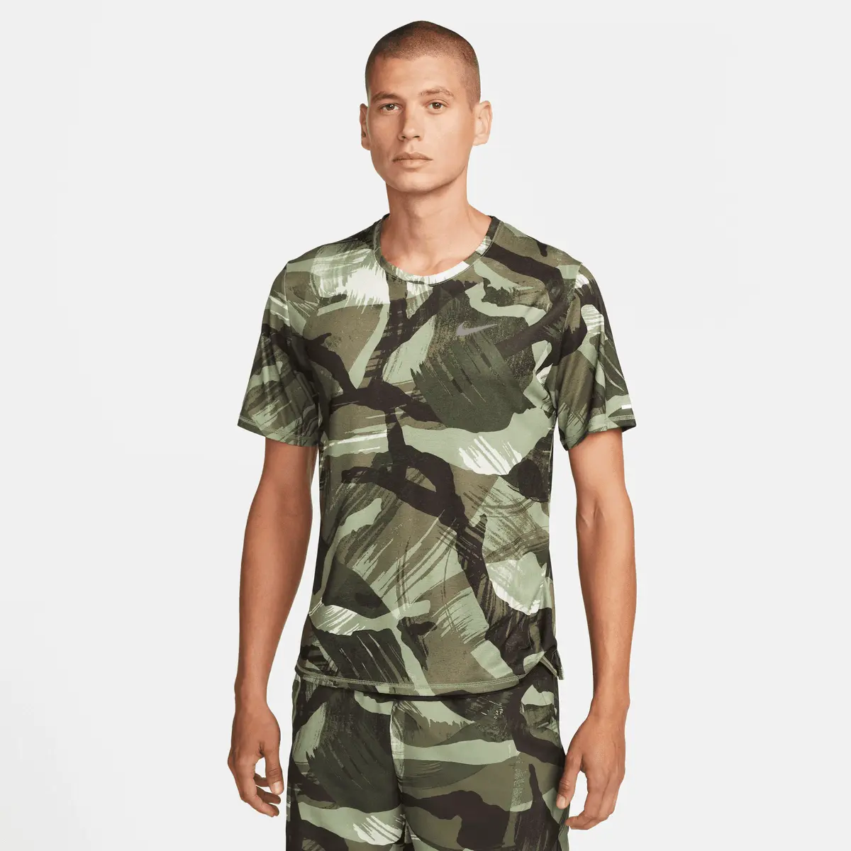 Nike მამაკაცის მაისური M NK DF MILER TOP SS CAMO